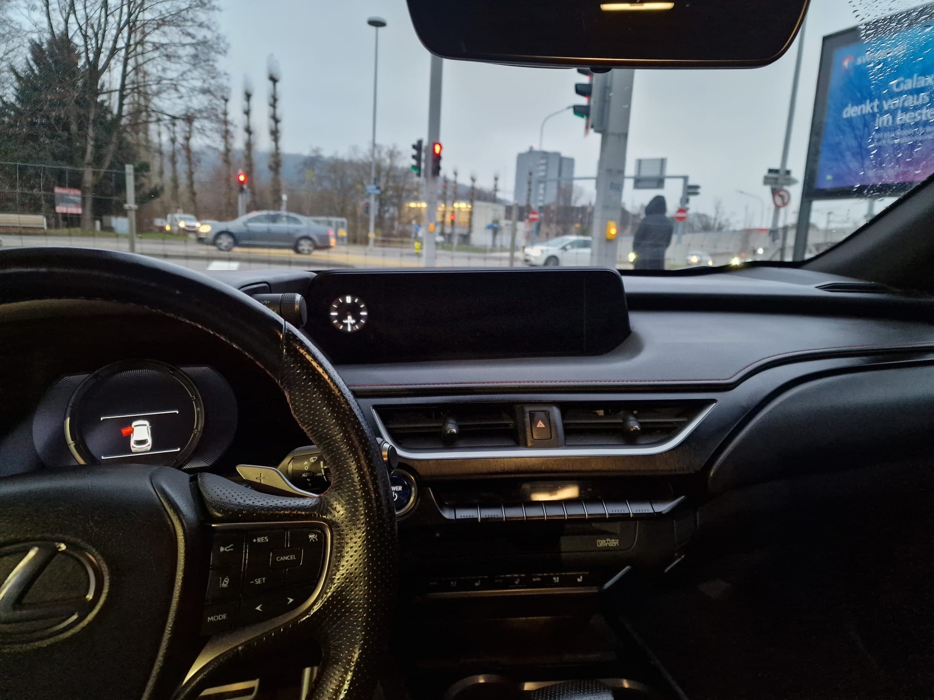 LEXUS UX 250h Launch Edition F Sport AWD Automatic-image-3
