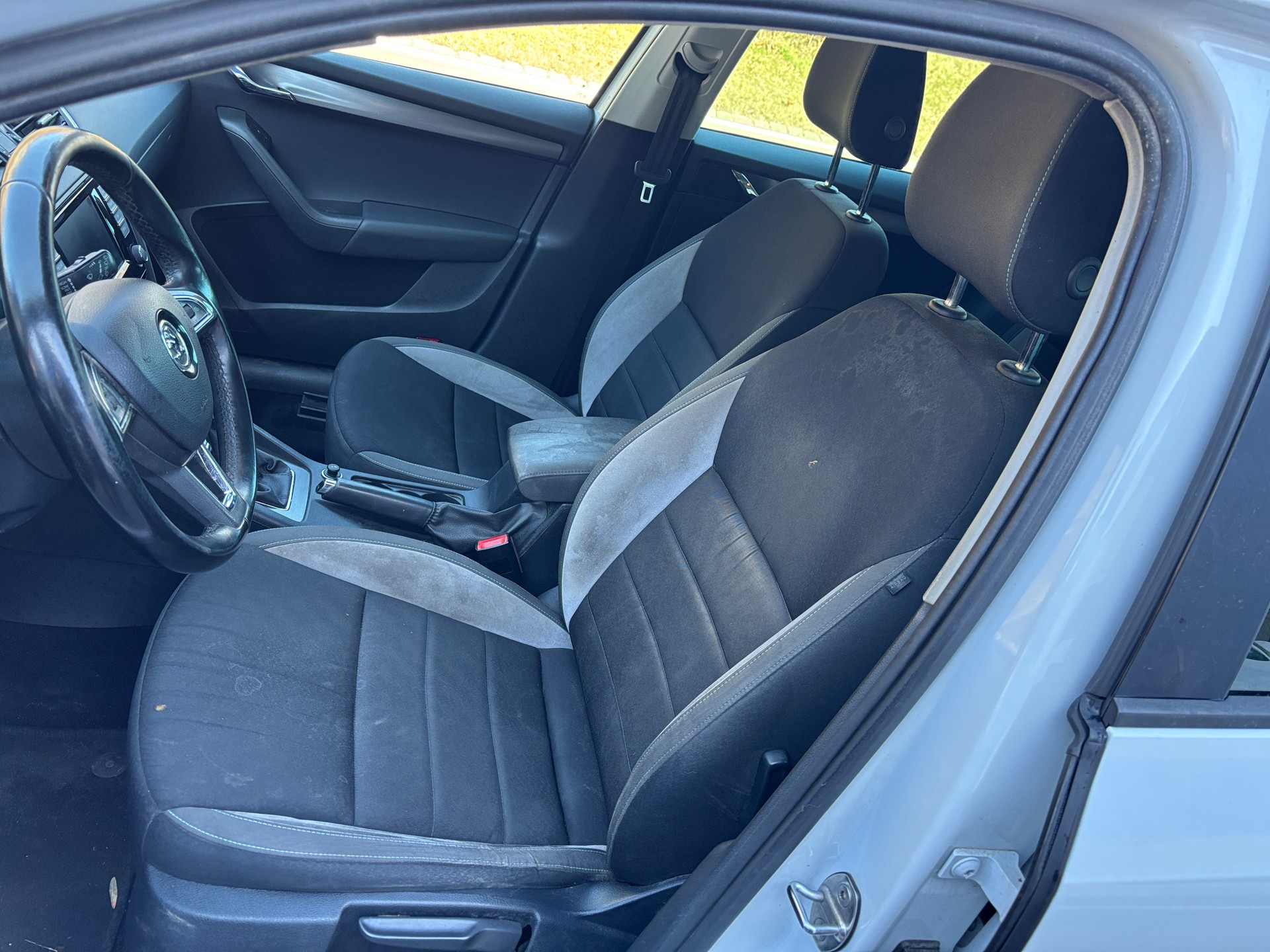 SKODA Octavia Combi 2.0 TDI Ambition 4x4-image-8