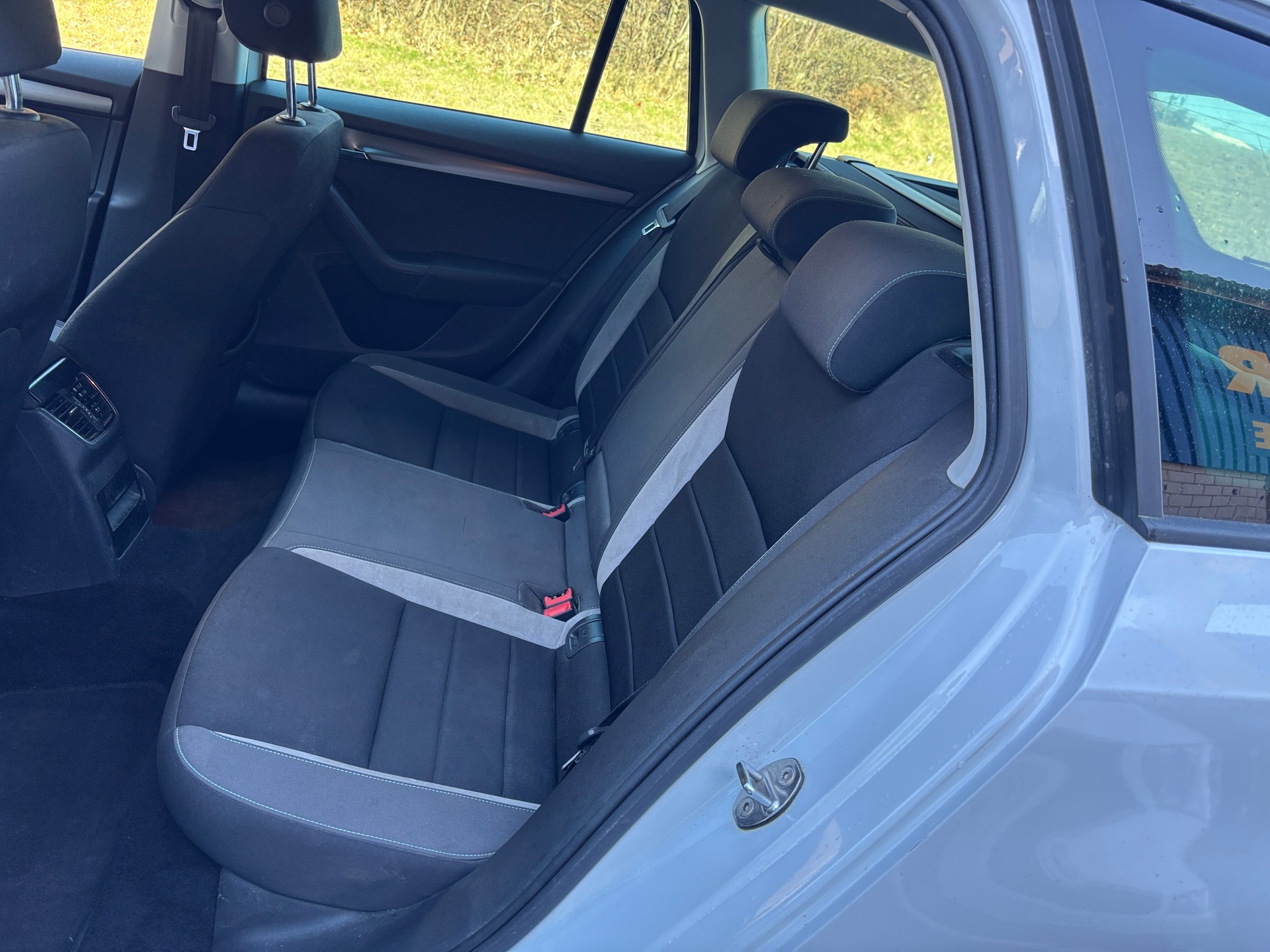 SKODA Octavia Combi 2.0 TDI Ambition 4x4-image-7