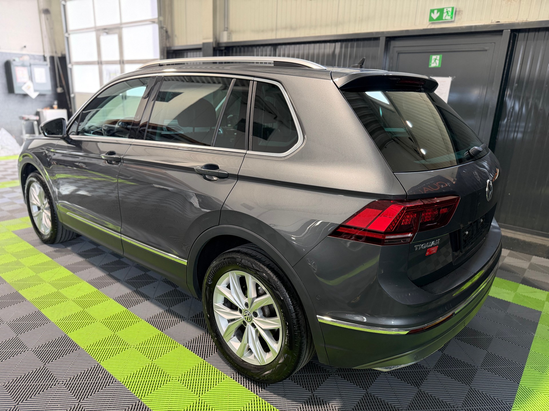 VW Tiguan 2.0TSI Highline 4Motion DSG-image-3