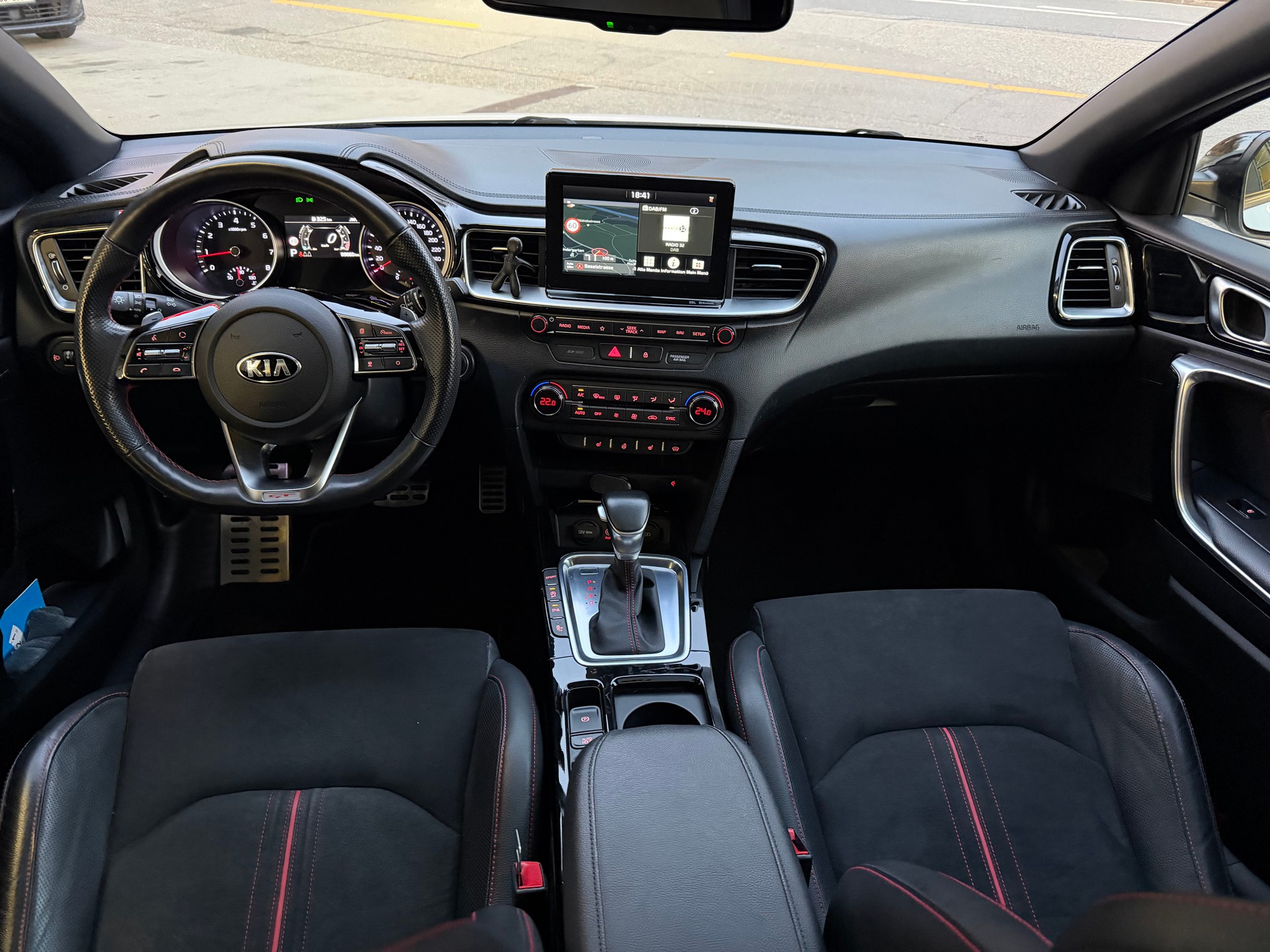 KIA ProCeed 1.6 T-GDi GT DCT-image-8