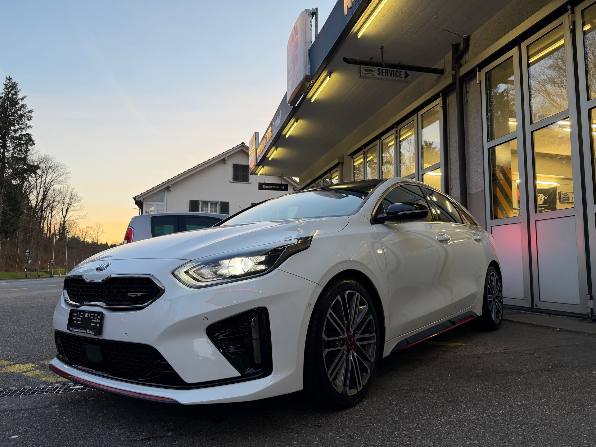 KIA ProCeed 1.6 T-GDi GT DCT-showroom-element-1
