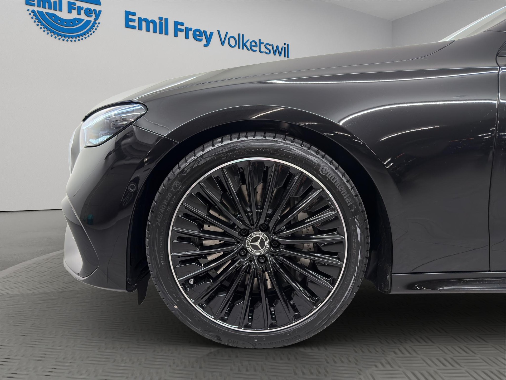 MERCEDES-BENZ E 220 d AMG Line 4matic-showroom-element-3