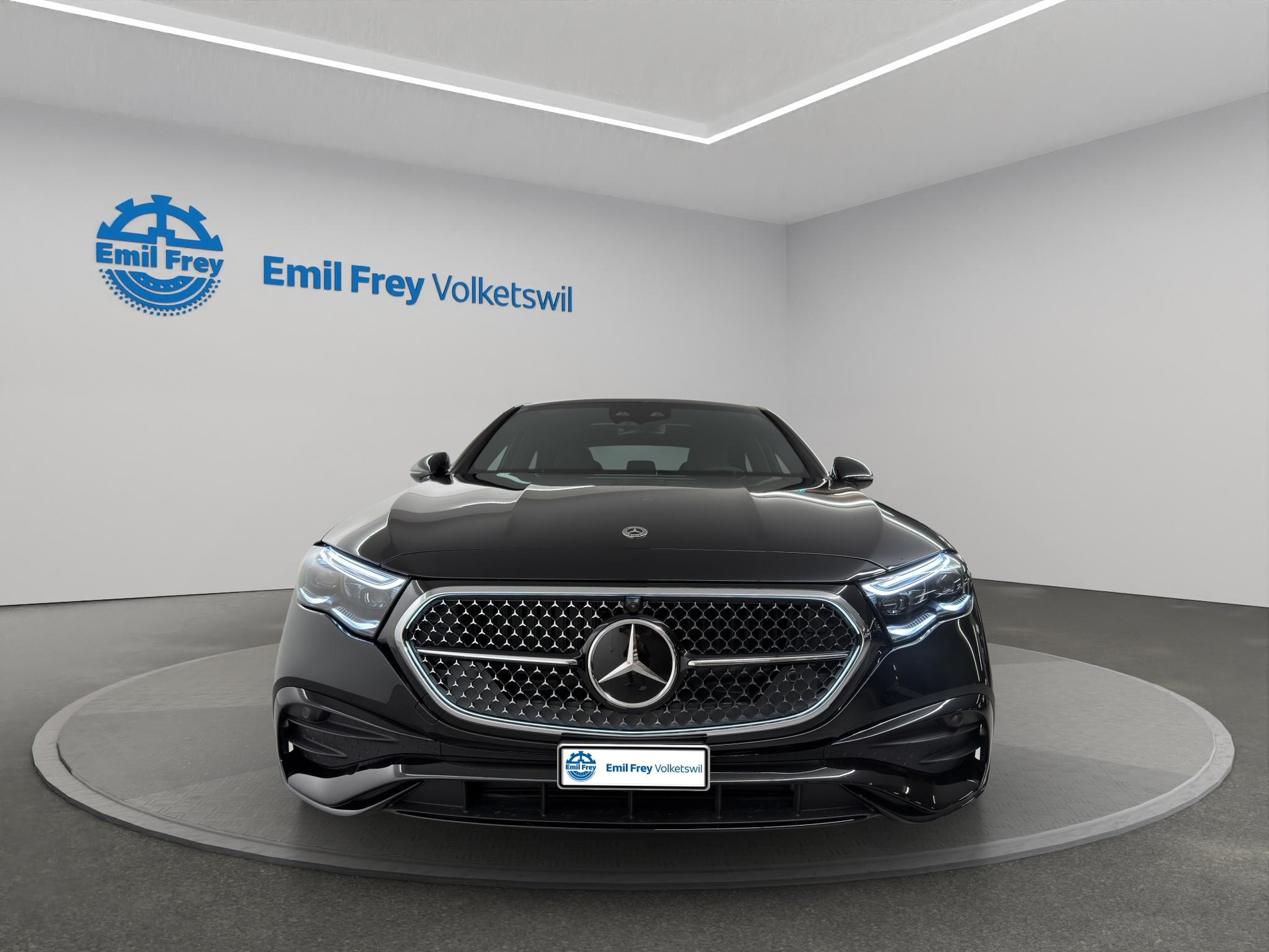 MERCEDES-BENZ E 220 d AMG Line 4matic-image-4