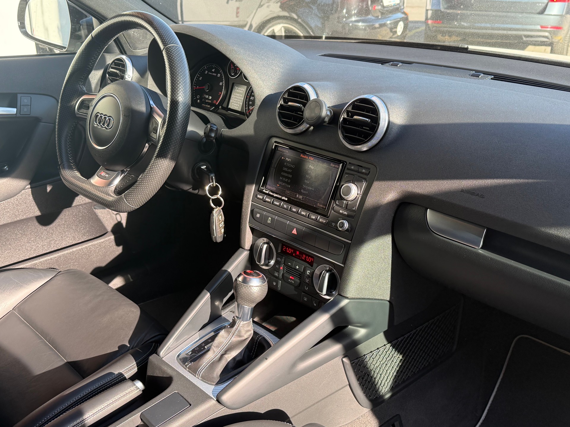 AUDI RS3 Sportback 2.5 TFSI quattro S-tronic-image-9