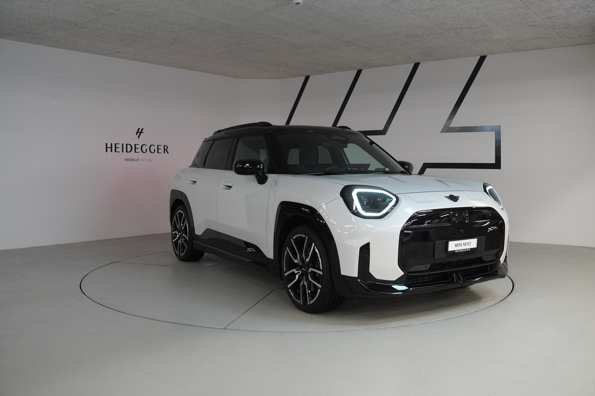 MINI Aceman E John Cooper Works-showroom-element-3