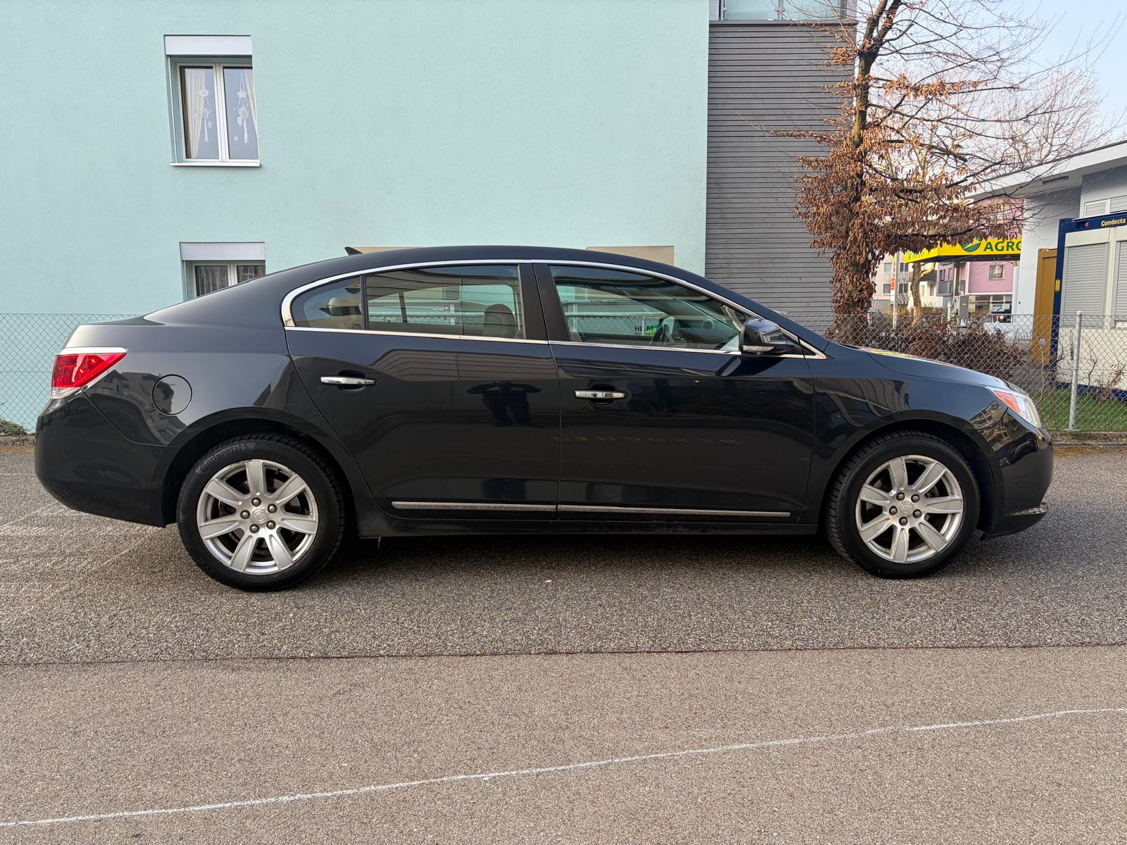 BUICK LaCrosse CXL-showroom-element-1