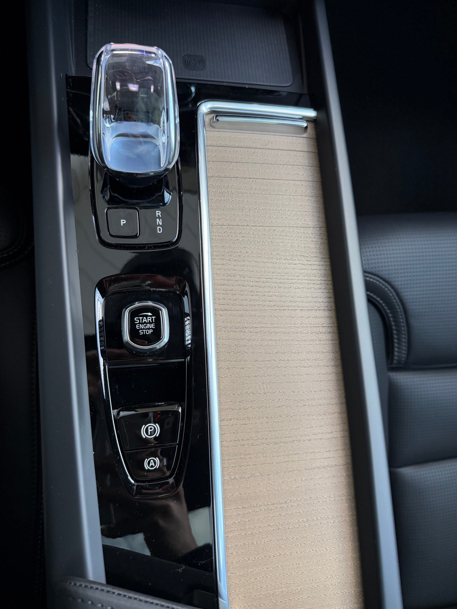 VOLVO XC60 T8 eAWD Ultra Dark Geartronic-image-9