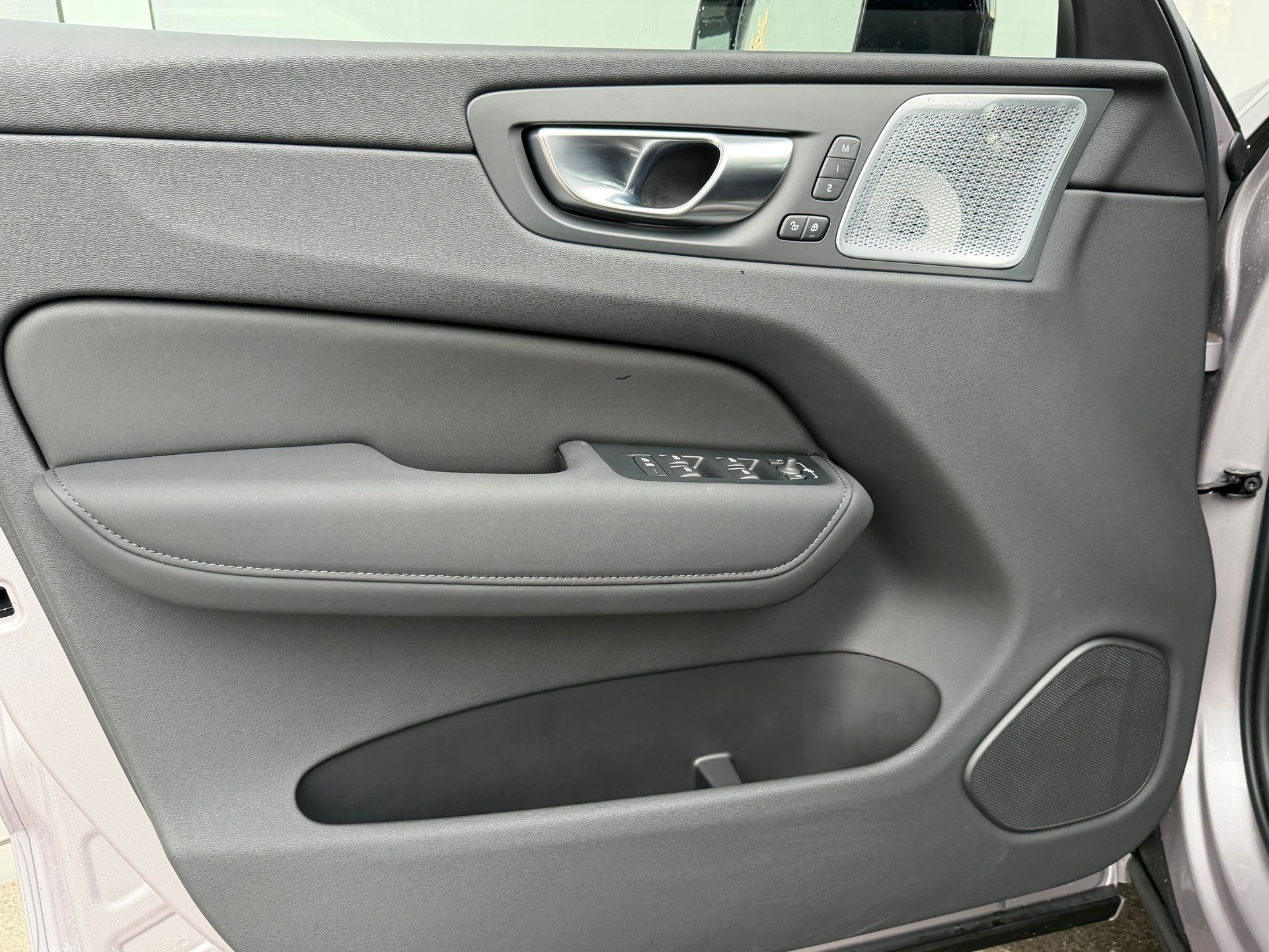 VOLVO XC60 T8 eAWD Ultra Dark Geartronic-image-5