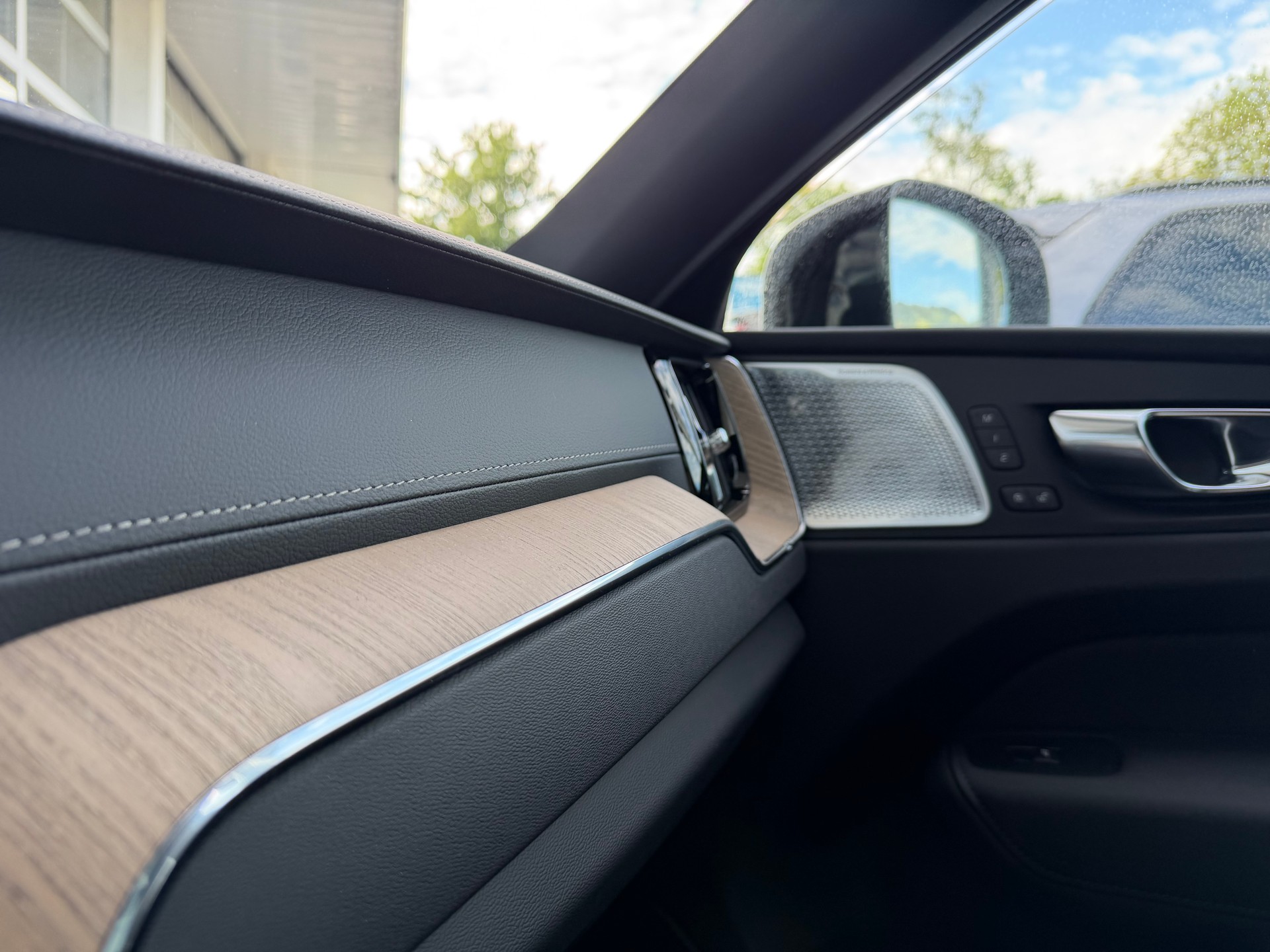 VOLVO XC60 T8 eAWD Ultra Dark Geartronic-image-7