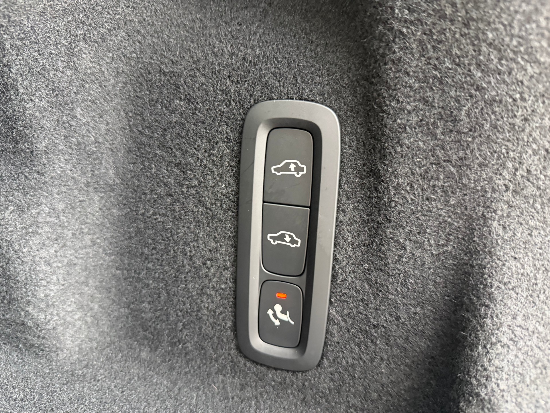 VOLVO XC60 T8 eAWD Ultra Dark Geartronic-image-20