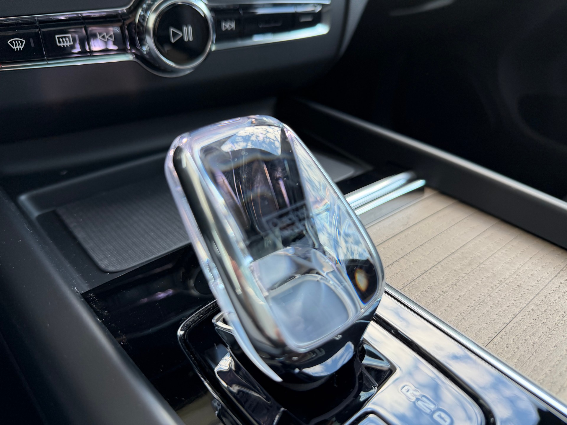 VOLVO XC60 T8 eAWD Ultra Dark Geartronic-image-8