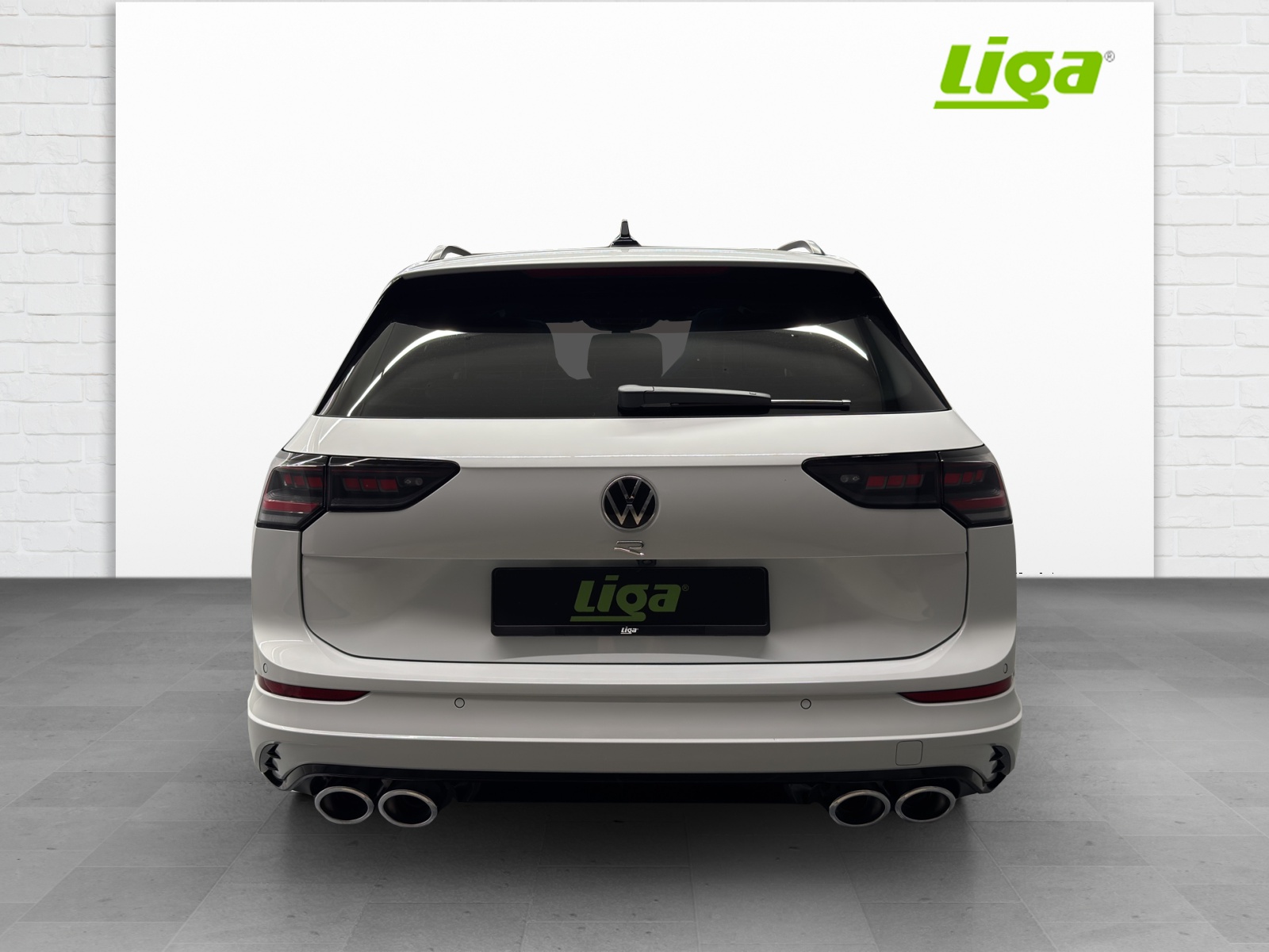 VW Golf VIII Variant 2.0 TSI R DSG 4motion-image-4