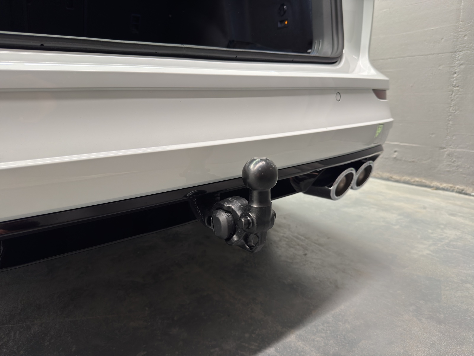 VW Golf VIII Variant 2.0 TSI R DSG 4motion-image-13