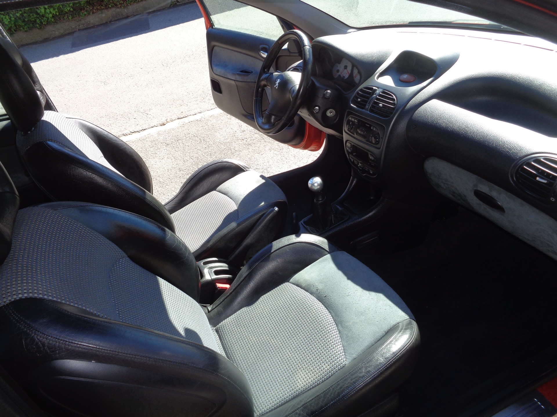 PEUGEOT 206 2.0 16V GTI-image-8
