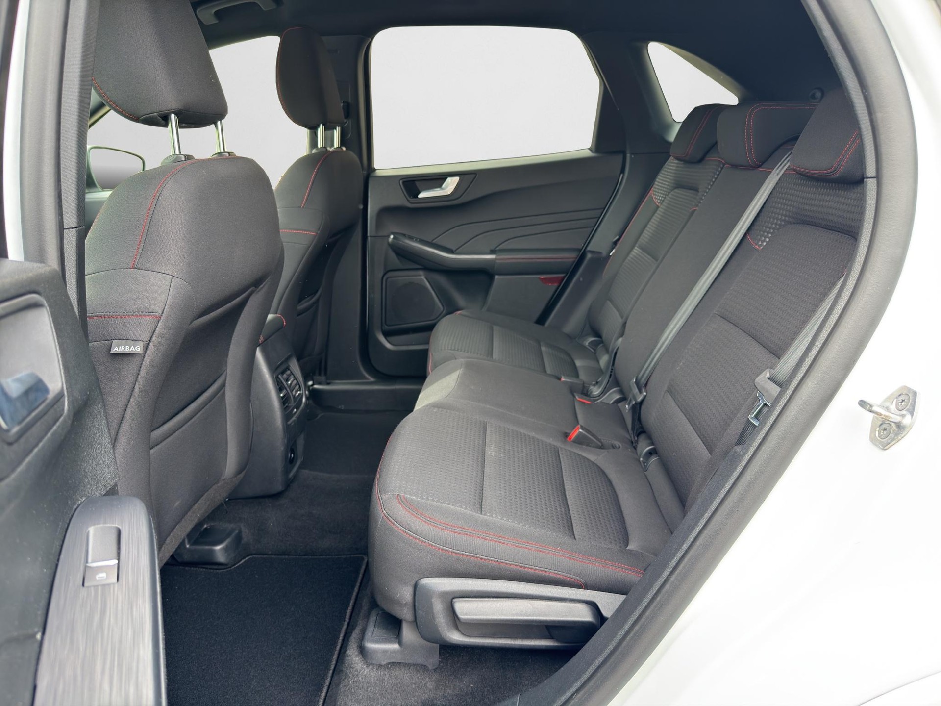 FORD Kuga 2.5 Hybrid ST-Line 4x4-image-12