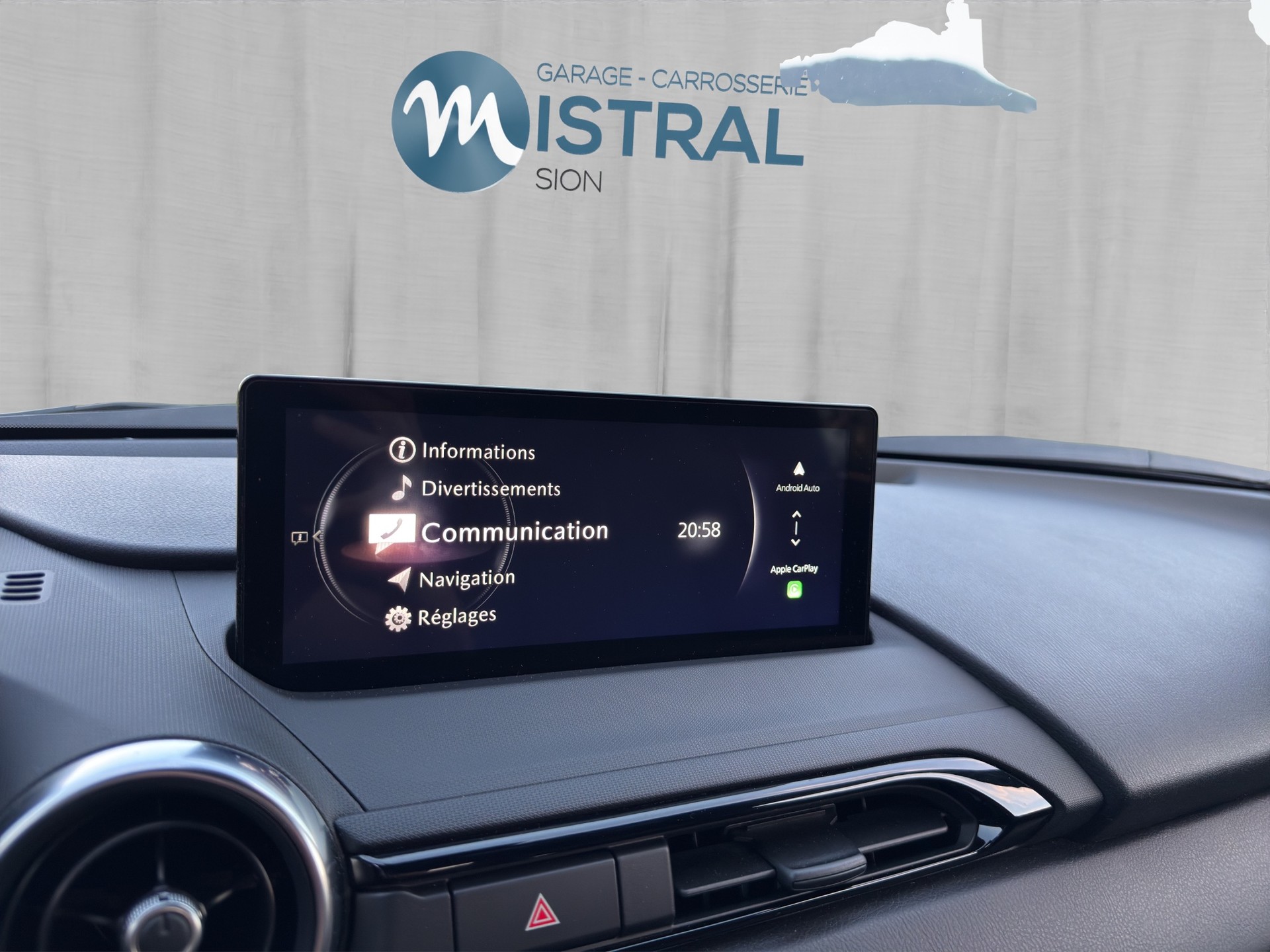 MAZDA MX-5 Skyactiv-G 184 Exclusive-line-image-11