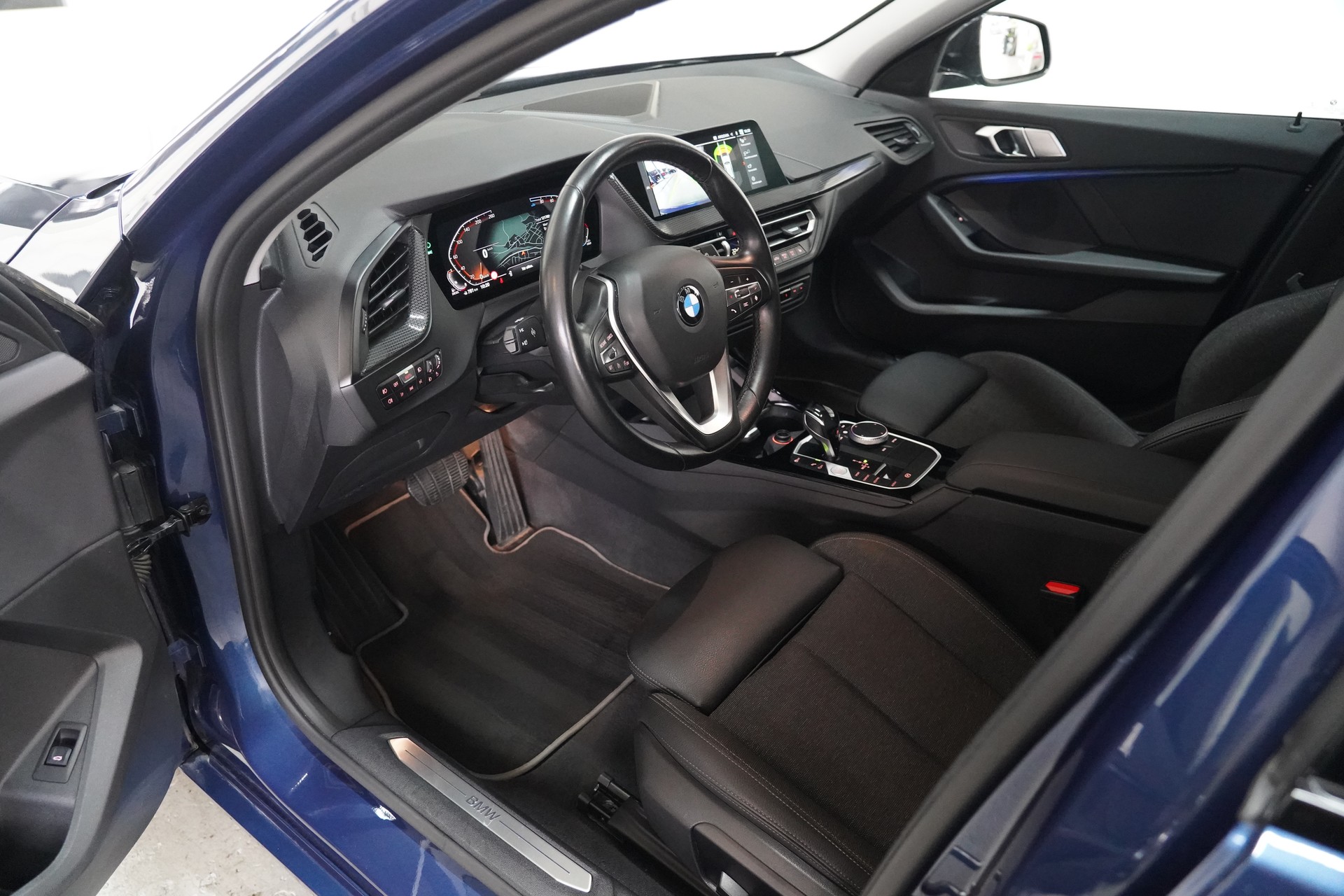 BMW 120d xDrive Steptronic Sport Line-image-9
