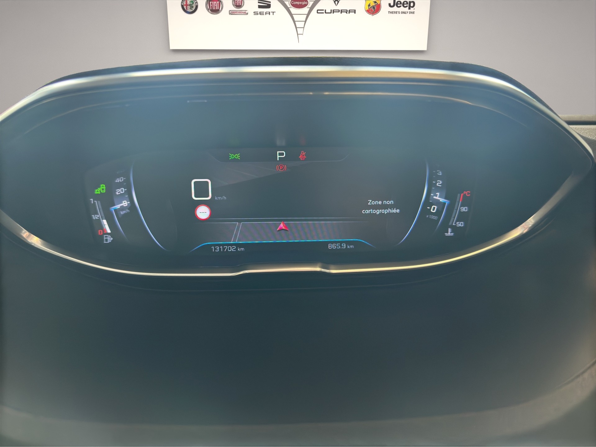 PEUGEOT 3008 1.2 PureTech Allure EAT-image-11