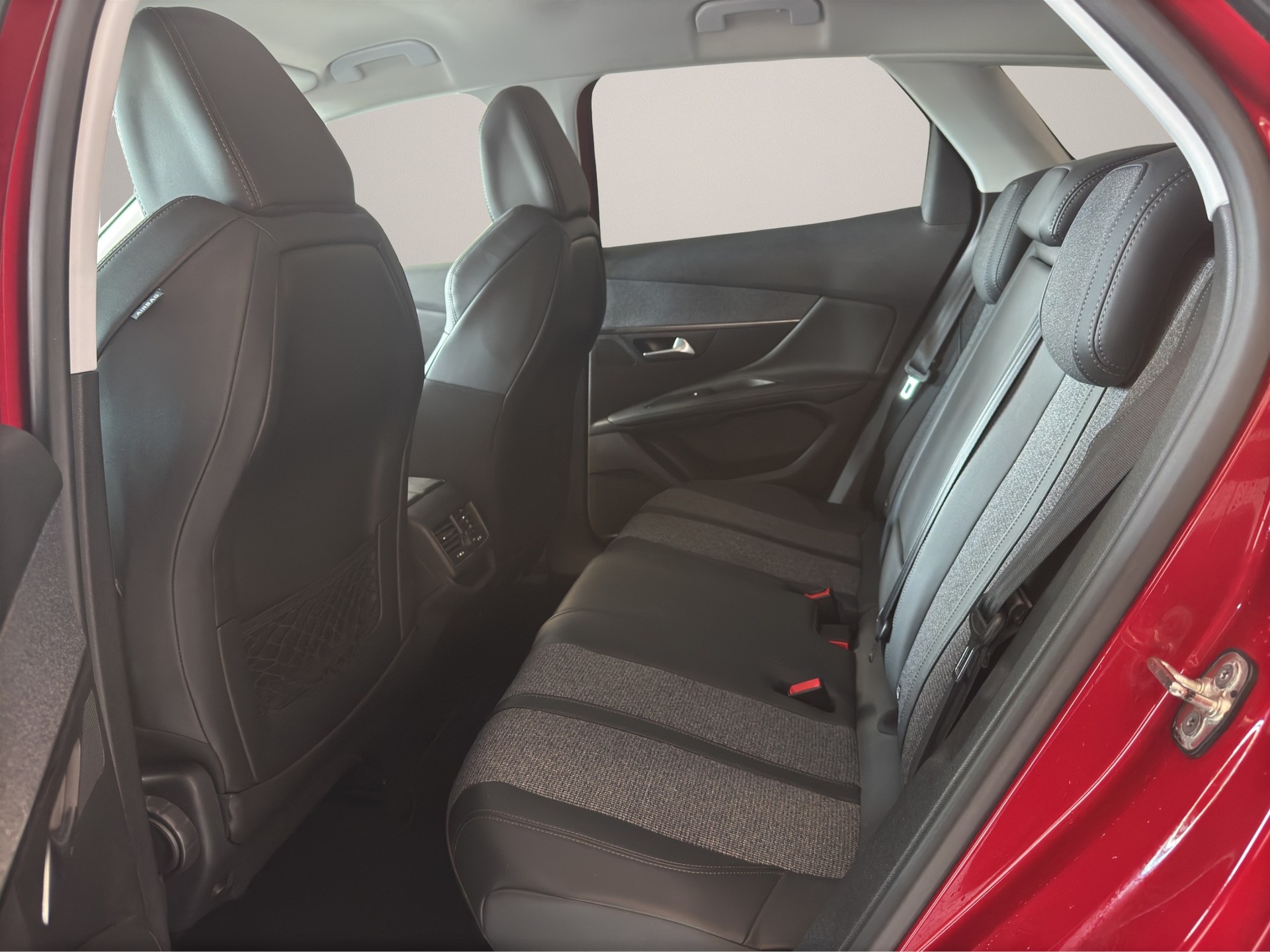PEUGEOT 3008 1.2 PureTech Allure EAT-image-8