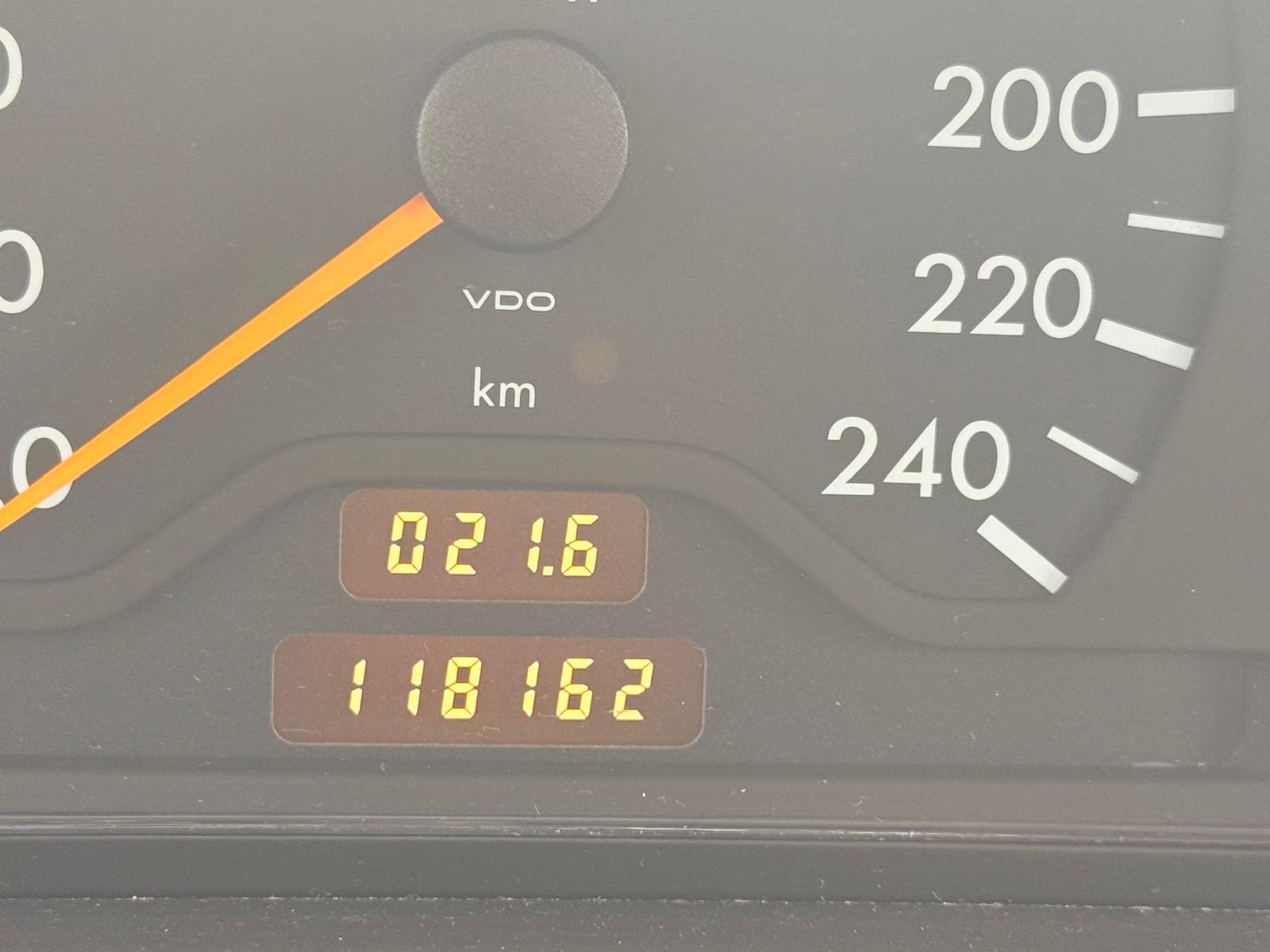 MERCEDES-BENZ E 200 Elégance-image-10