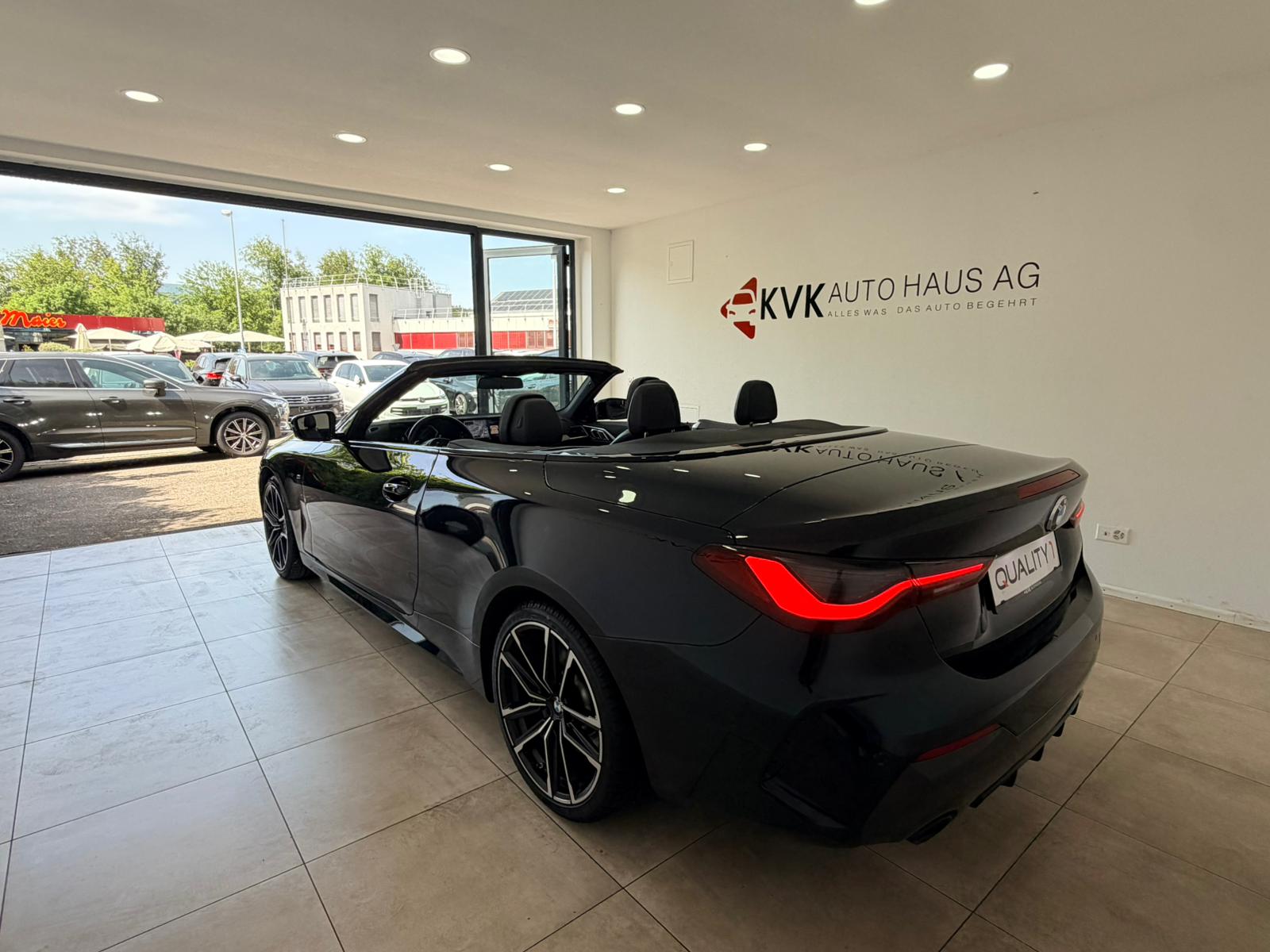 BMW 430i xDrive Cabriolet M Sport Steptronic-image-4
