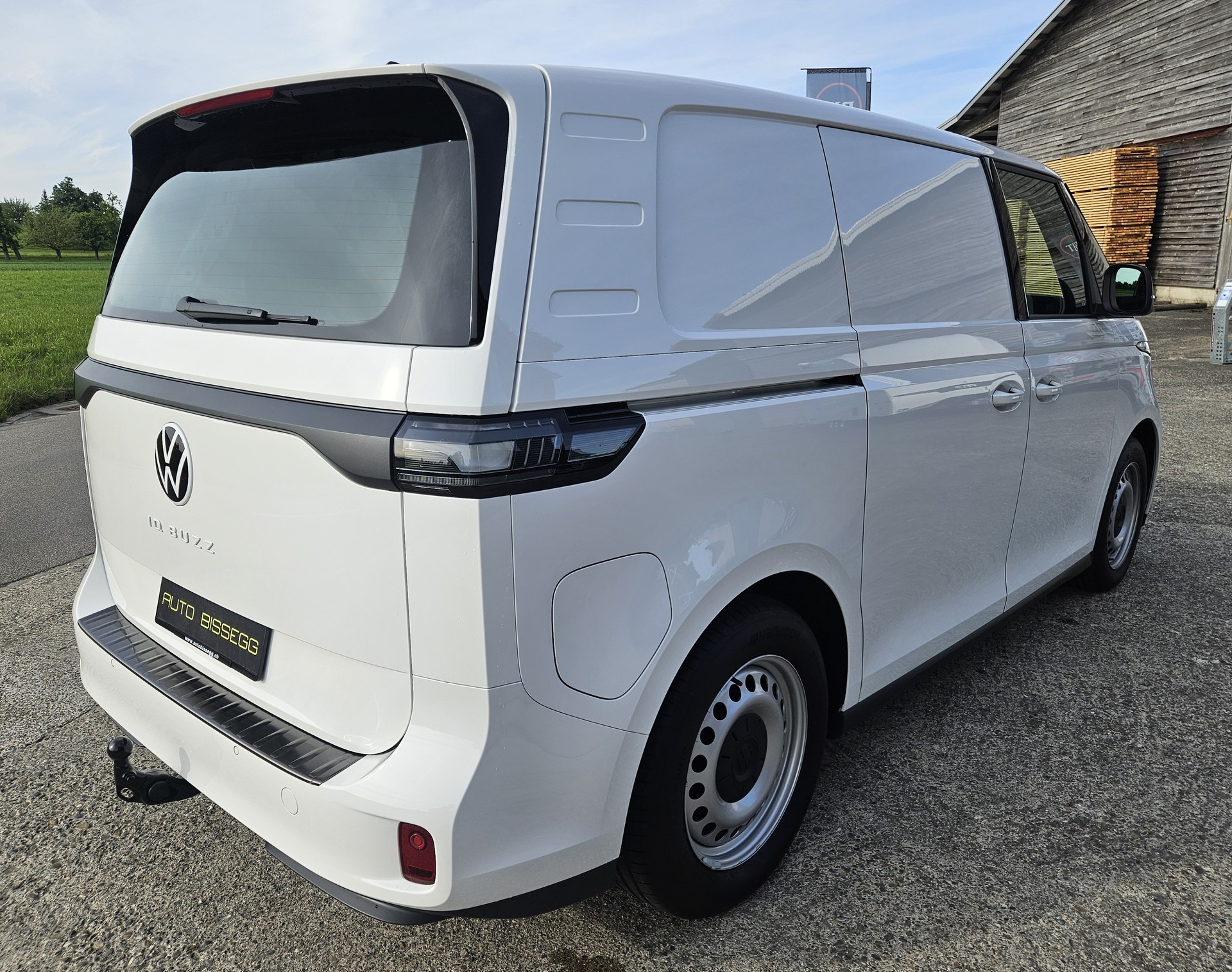 VW ID. Buzz Cargo Pure mit 2 Schiebetüren und Anhängerkupplung-image-8
