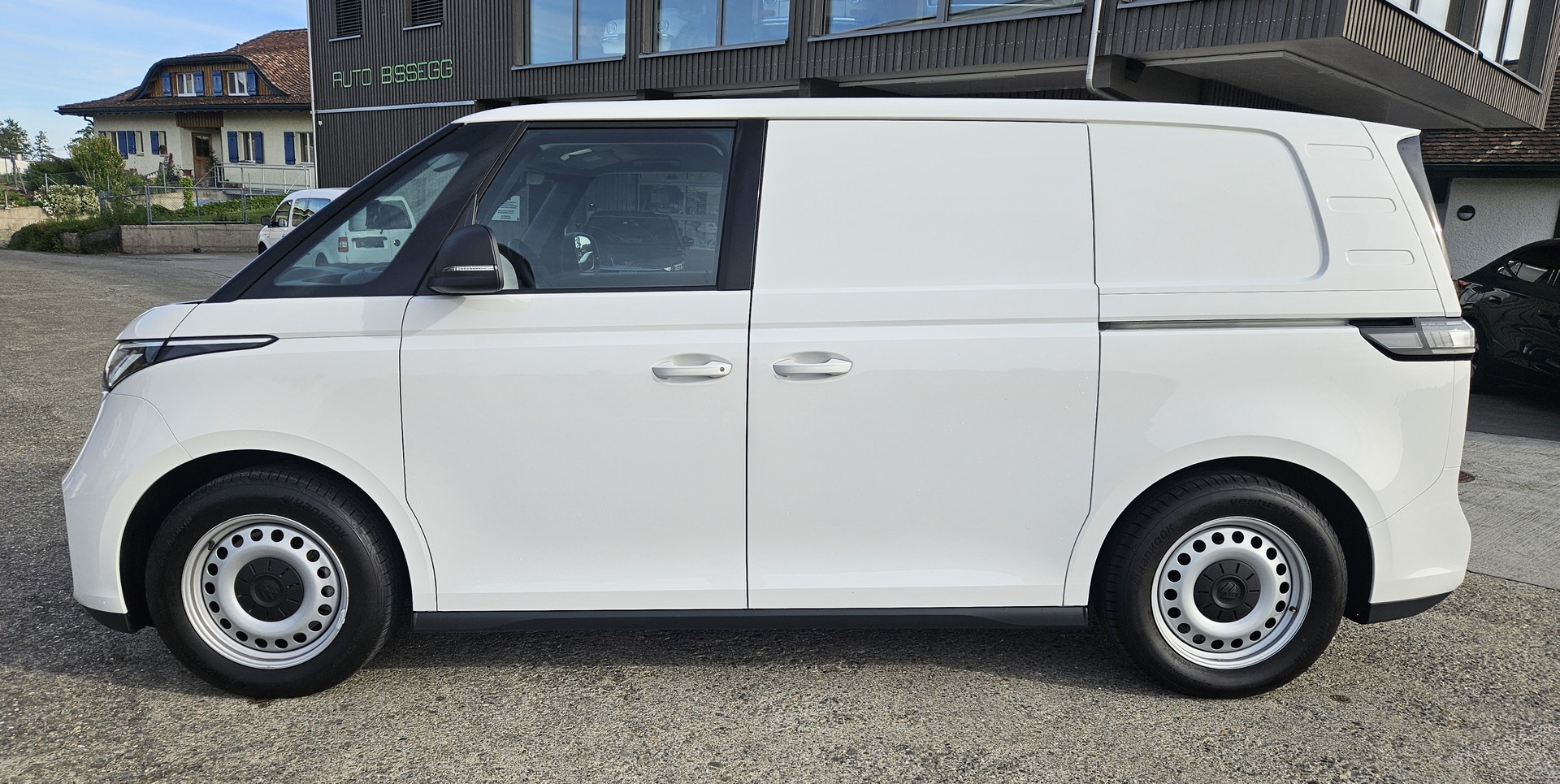 VW ID. Buzz Cargo Pure mit 2 Schiebetüren und Anhängerkupplung-showroom-element-3