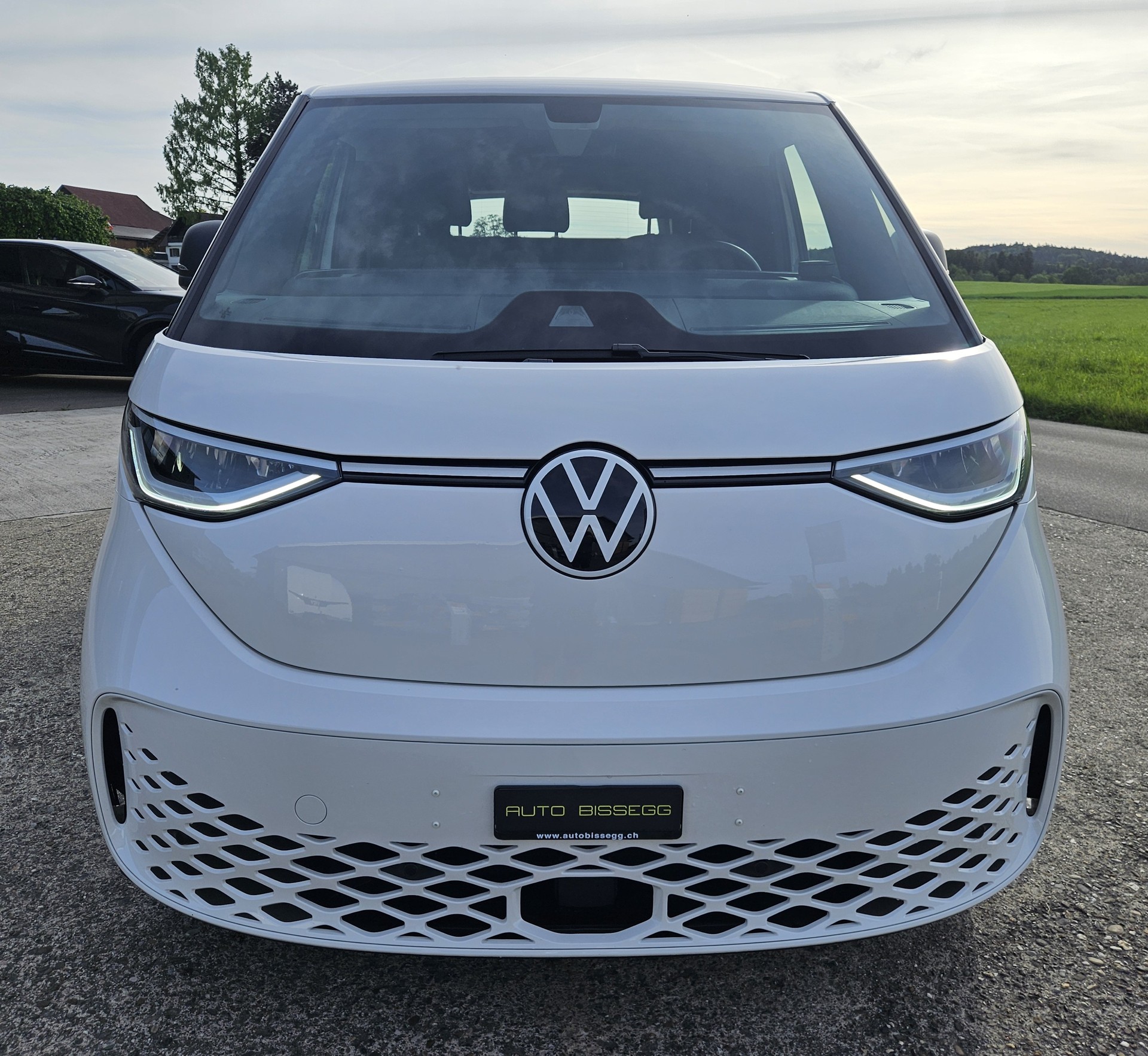 VW ID. Buzz Cargo Pure mit 2 Schiebetüren und Anhängerkupplung-showroom-element-1