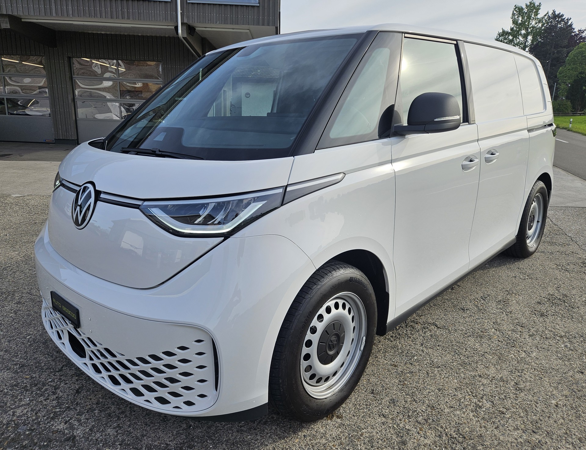 VW ID. Buzz Cargo Pure mit 2 Schiebetüren und Anhängerkupplung-showroom-element-2