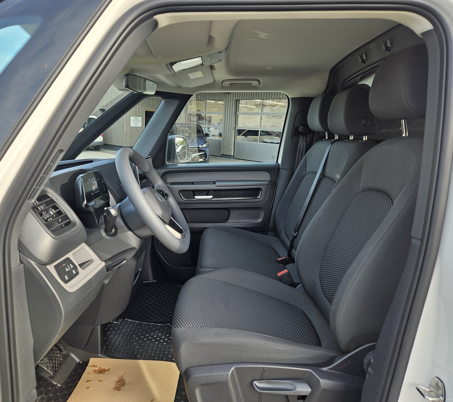 VW ID. Buzz Cargo Pure mit 2 Schiebetüren und Anhängerkupplung-image-13