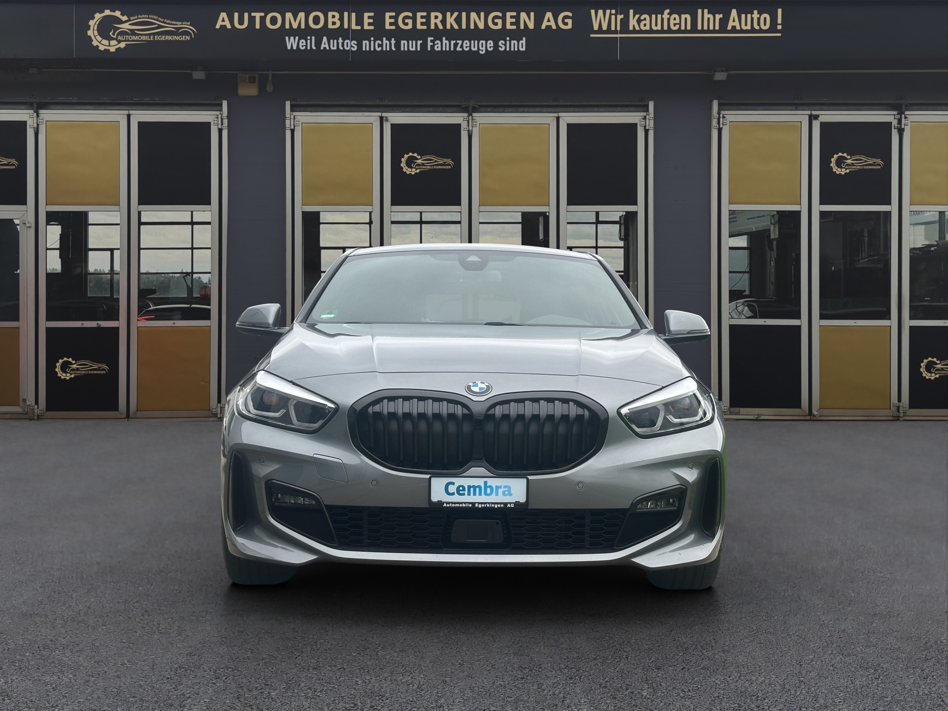 BMW 118d Pure M Sport-showroom-element-1