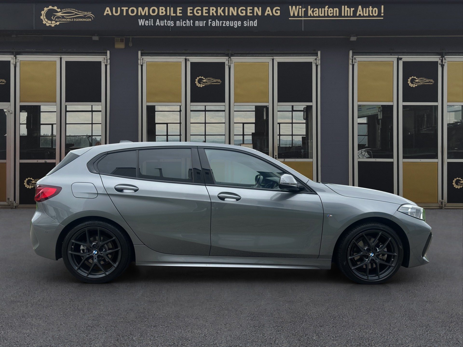 BMW 118d Pure M Sport-showroom-element-3