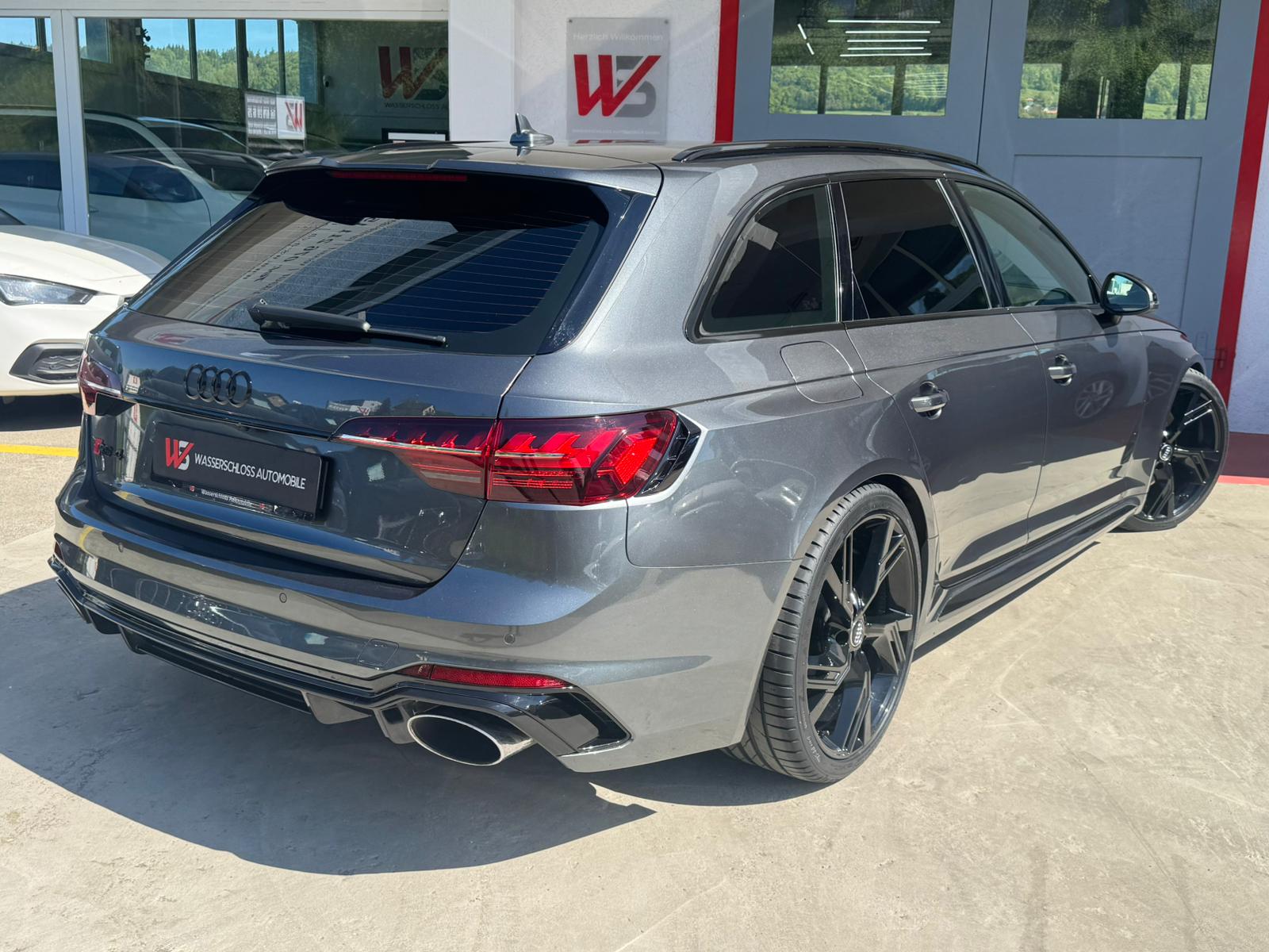 AUDI RS4 Avant quattro tiptronic-image-8