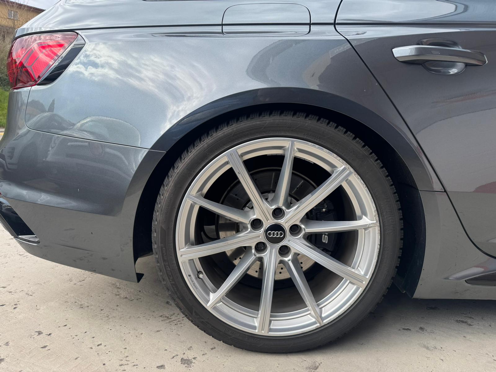 AUDI RS4 Avant quattro tiptronic-image-13