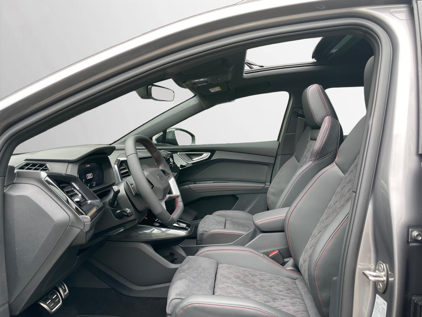 AUDI Q4 e-tron 45 Edition Swiss Ski quattro-image-3
