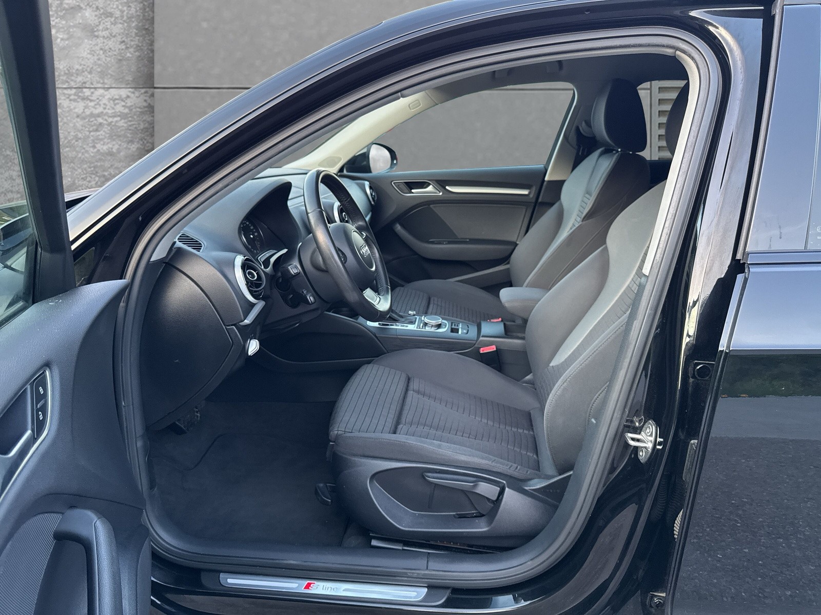 AUDI A3 Sportback 2.0 TDI Attraction S-tronic-image-8