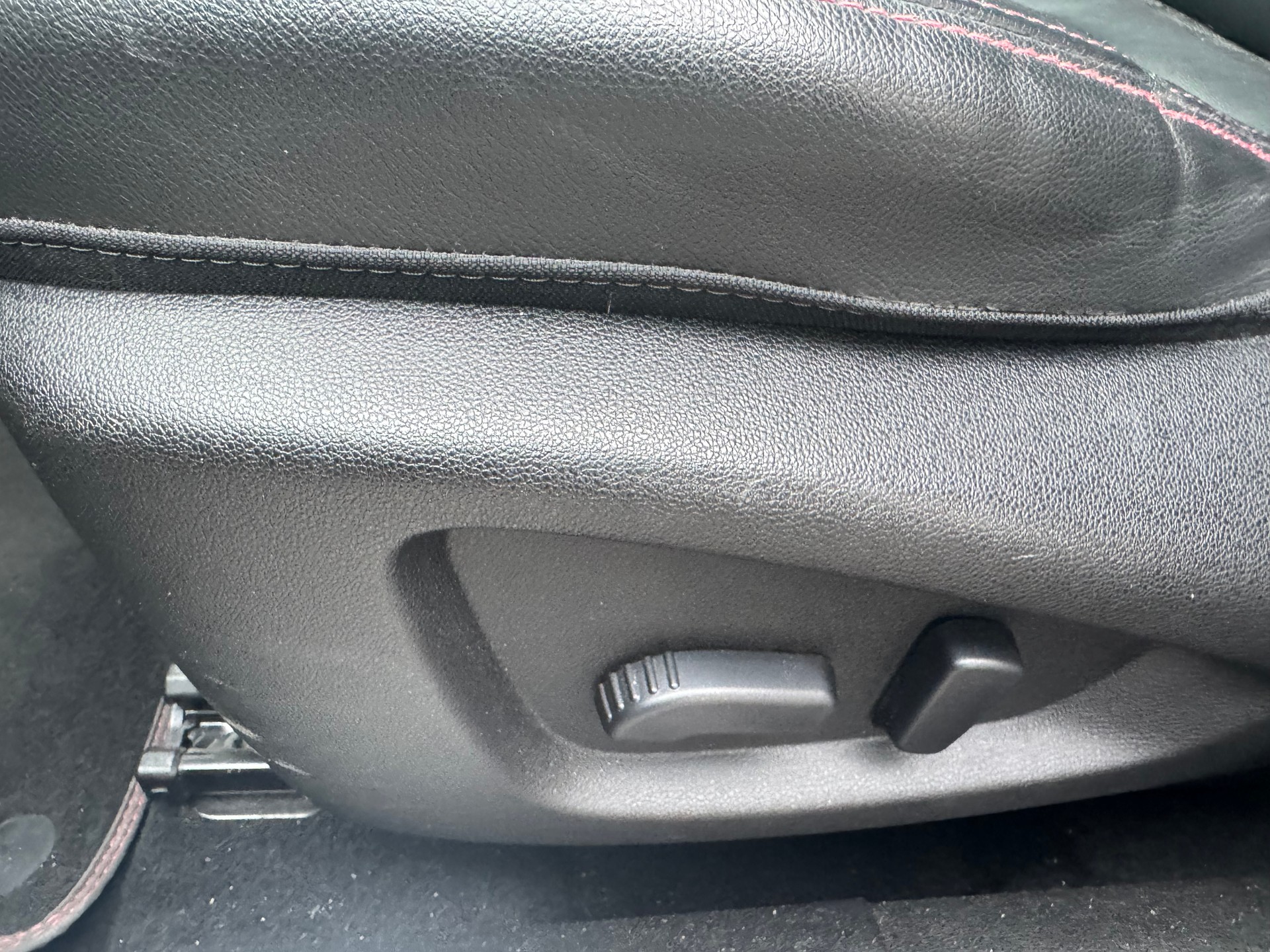 RENAULT Kadjar 1.2 16V Turbo Swiss Edition EDC-image-14