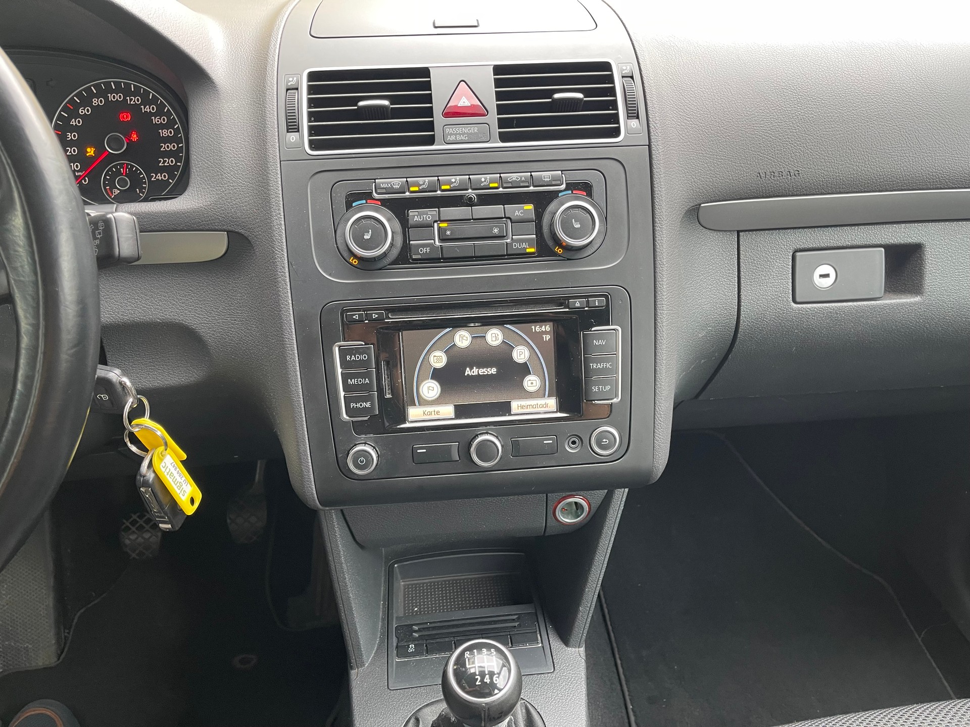 VW Touran 1.6 TDI Trendline-image-9