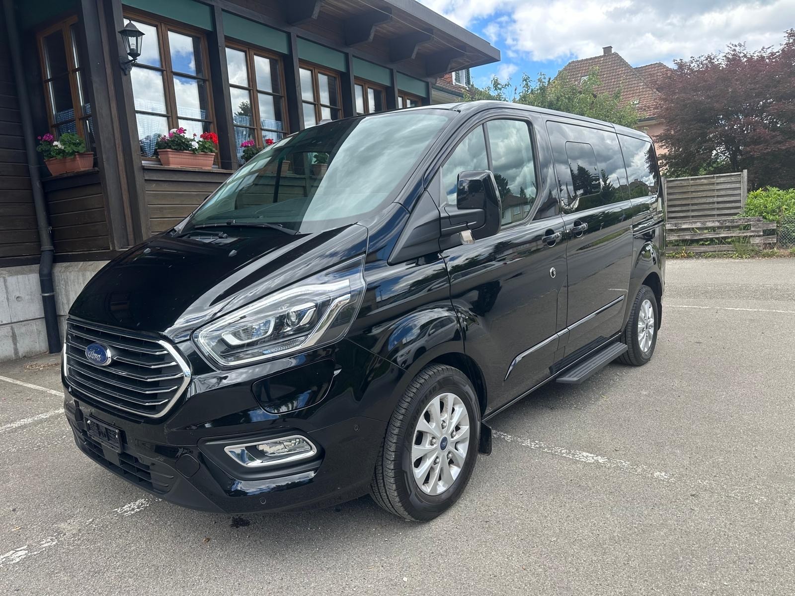 FORD Tourneo Custom 320 L1H1 Titanium PHEV-showroom-element-1
