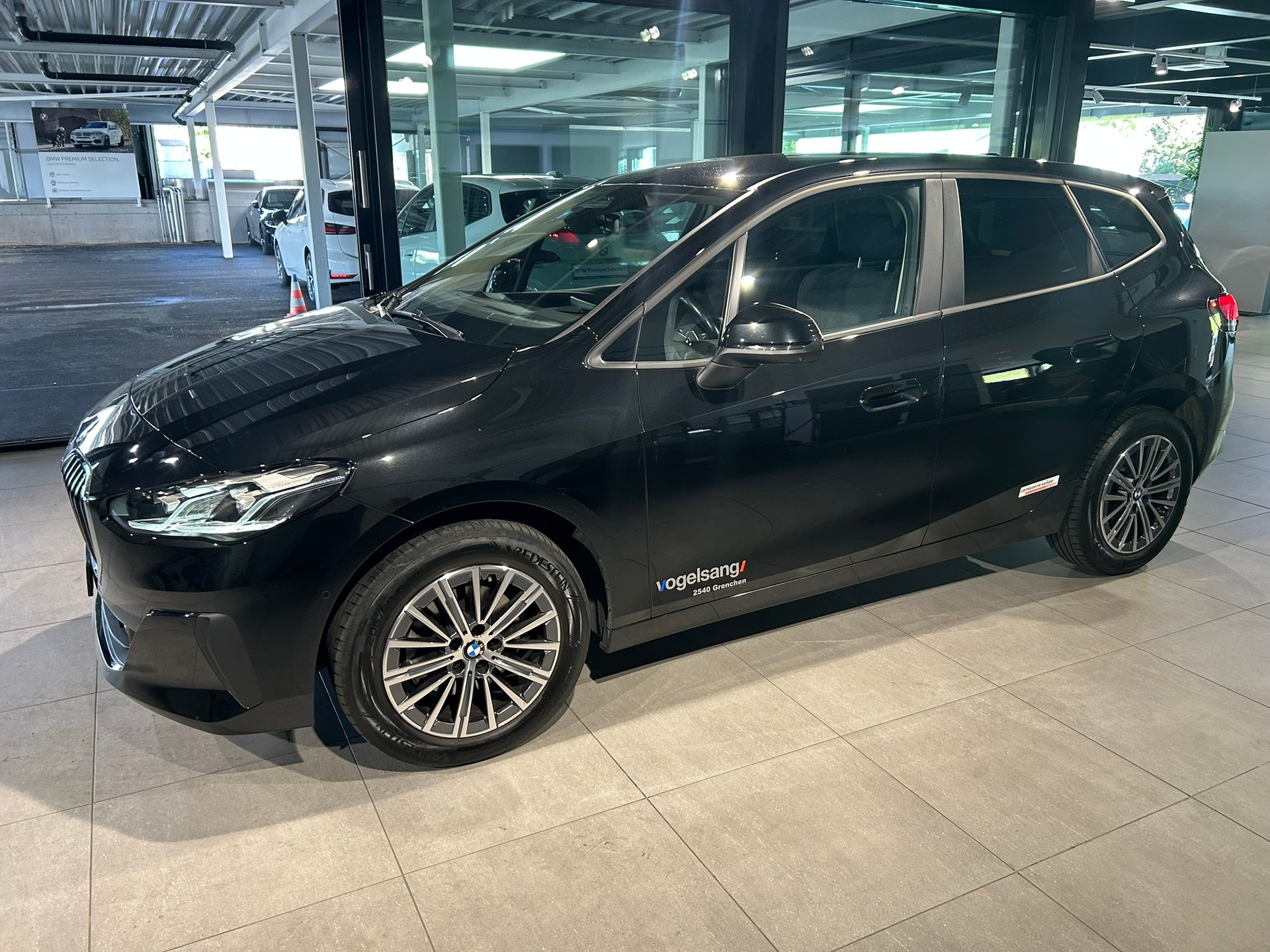 BMW 218d Active Tourer DKG-showroom-element-1