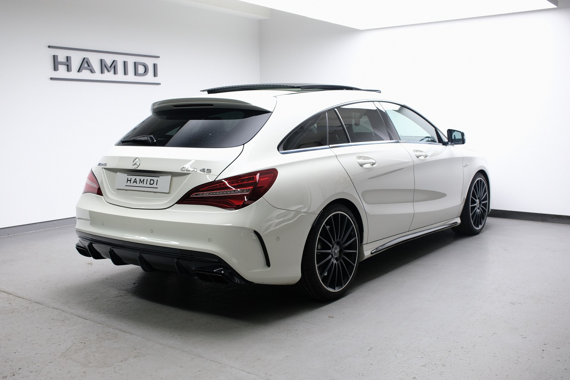 MERCEDES-BENZ CLA Shooting Brake 45 AMG 4Matic Speedshift-showroom-element-2