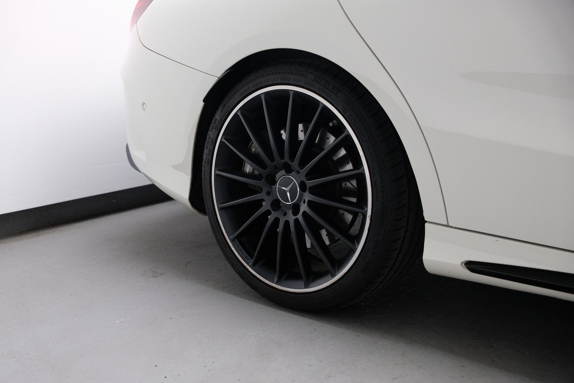 MERCEDES-BENZ CLA Shooting Brake 45 AMG 4Matic Speedshift-image-4
