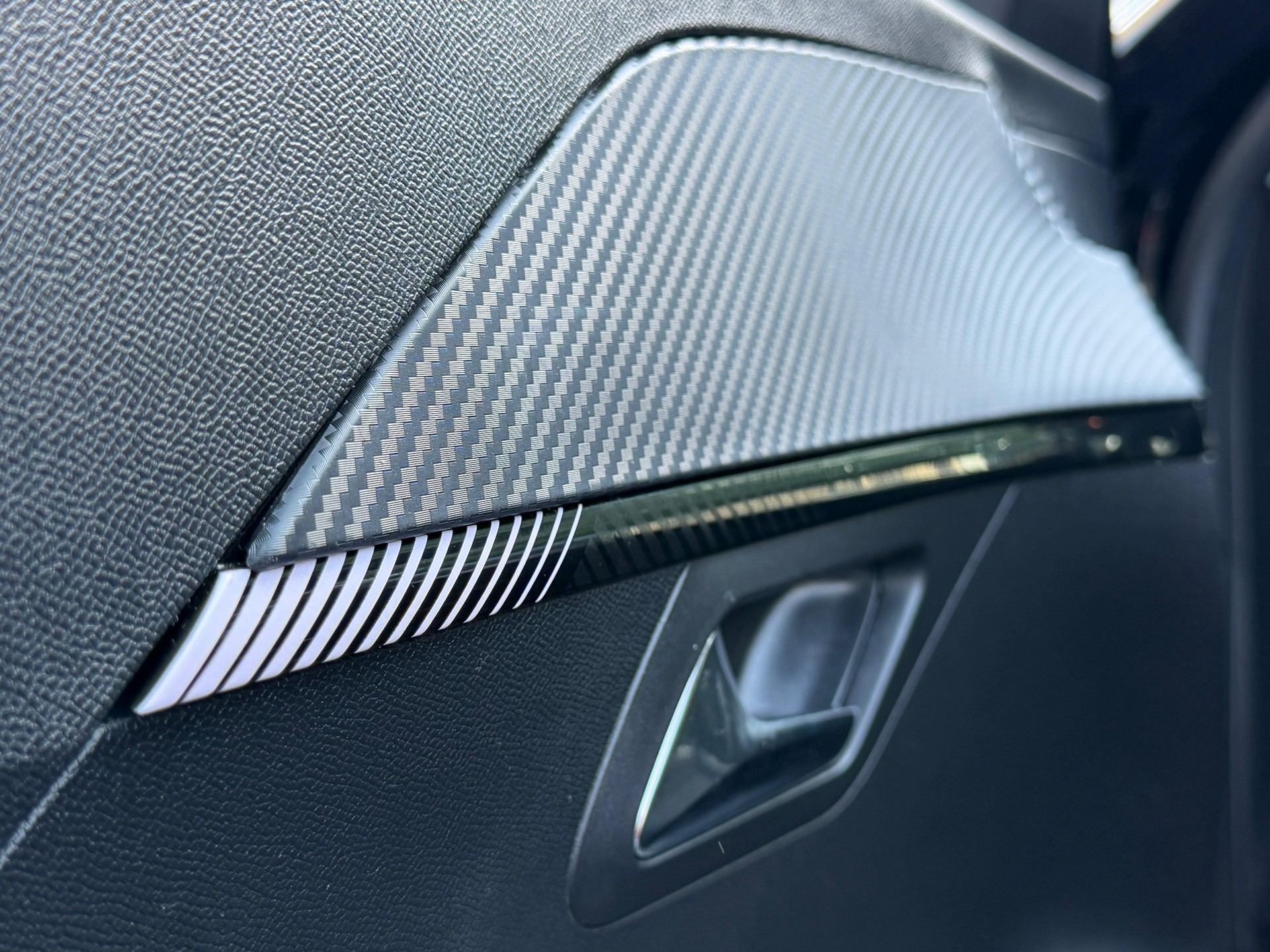 PEUGEOT 208 1.2 PureTech Allure-image-13