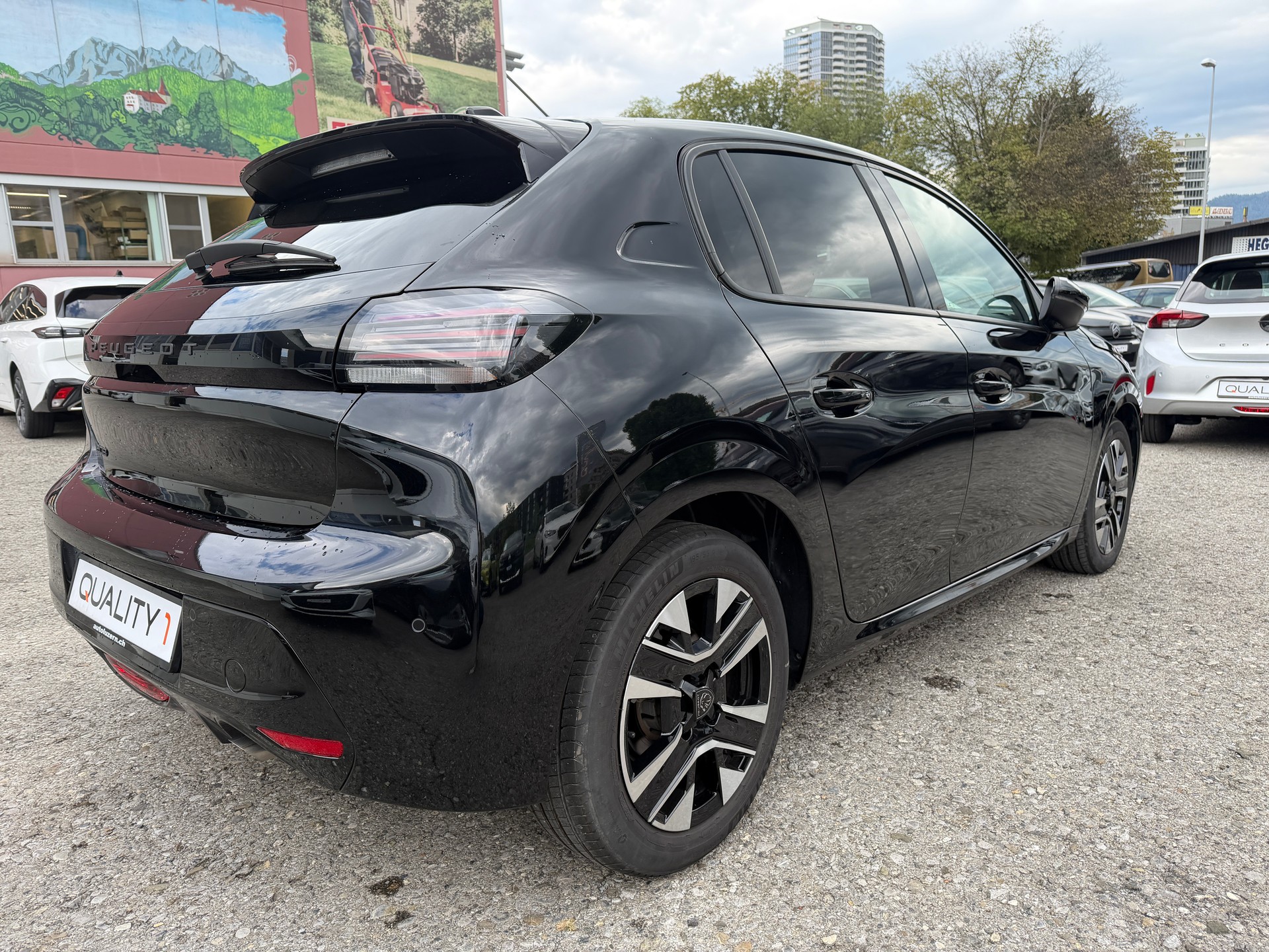 PEUGEOT 208 1.2 PureTech Allure-showroom-element-1