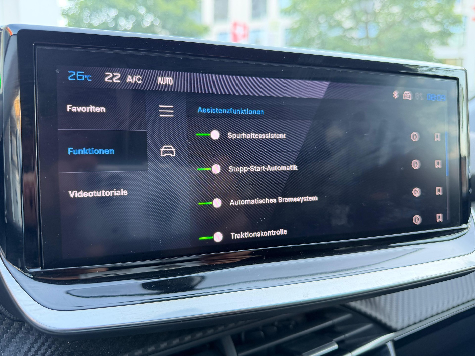 PEUGEOT 208 1.2 PureTech Allure-image-15