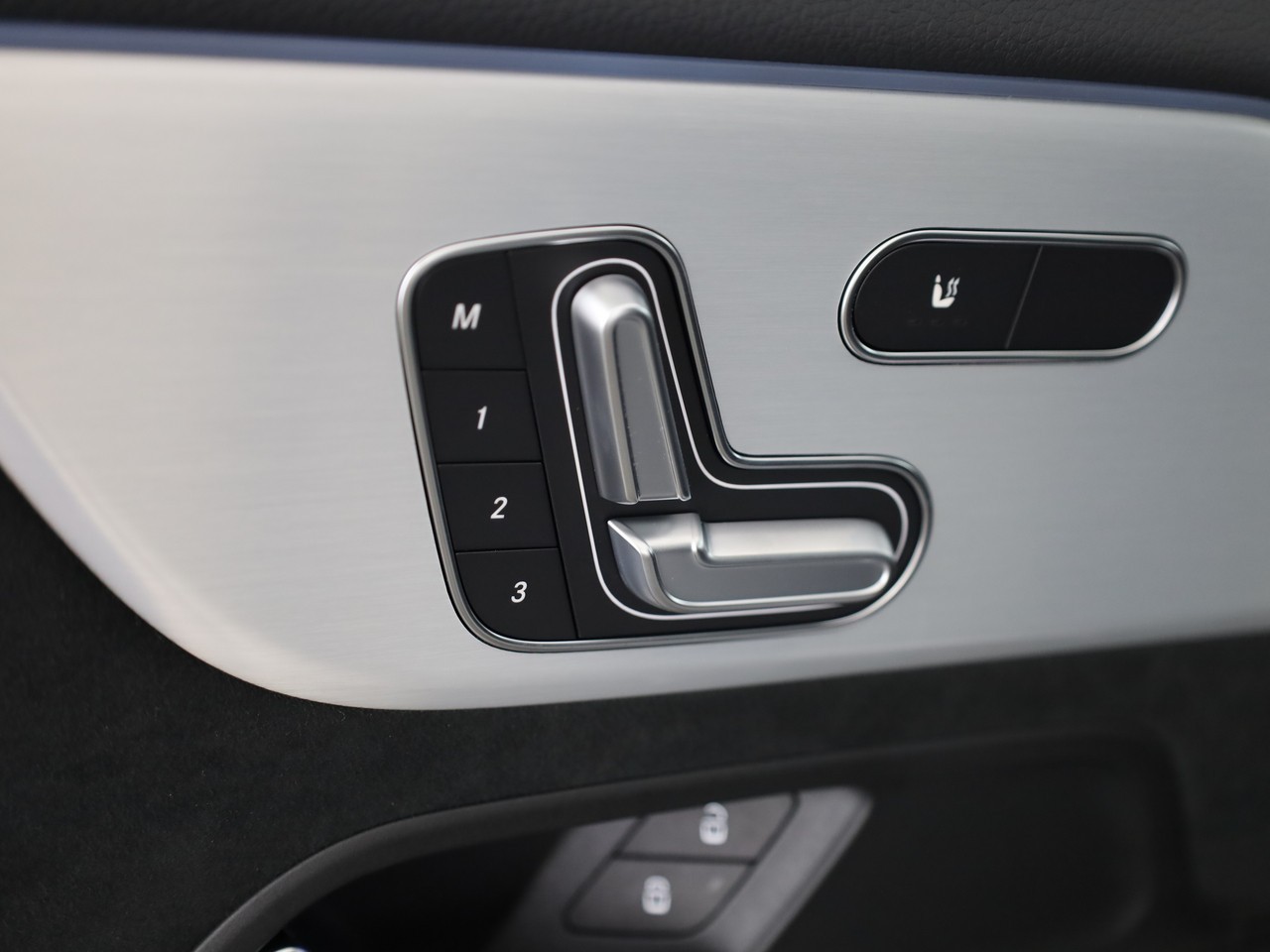 MERCEDES-BENZ GLA 220d 4Matic 8G-DCTSwiss Star-image-12