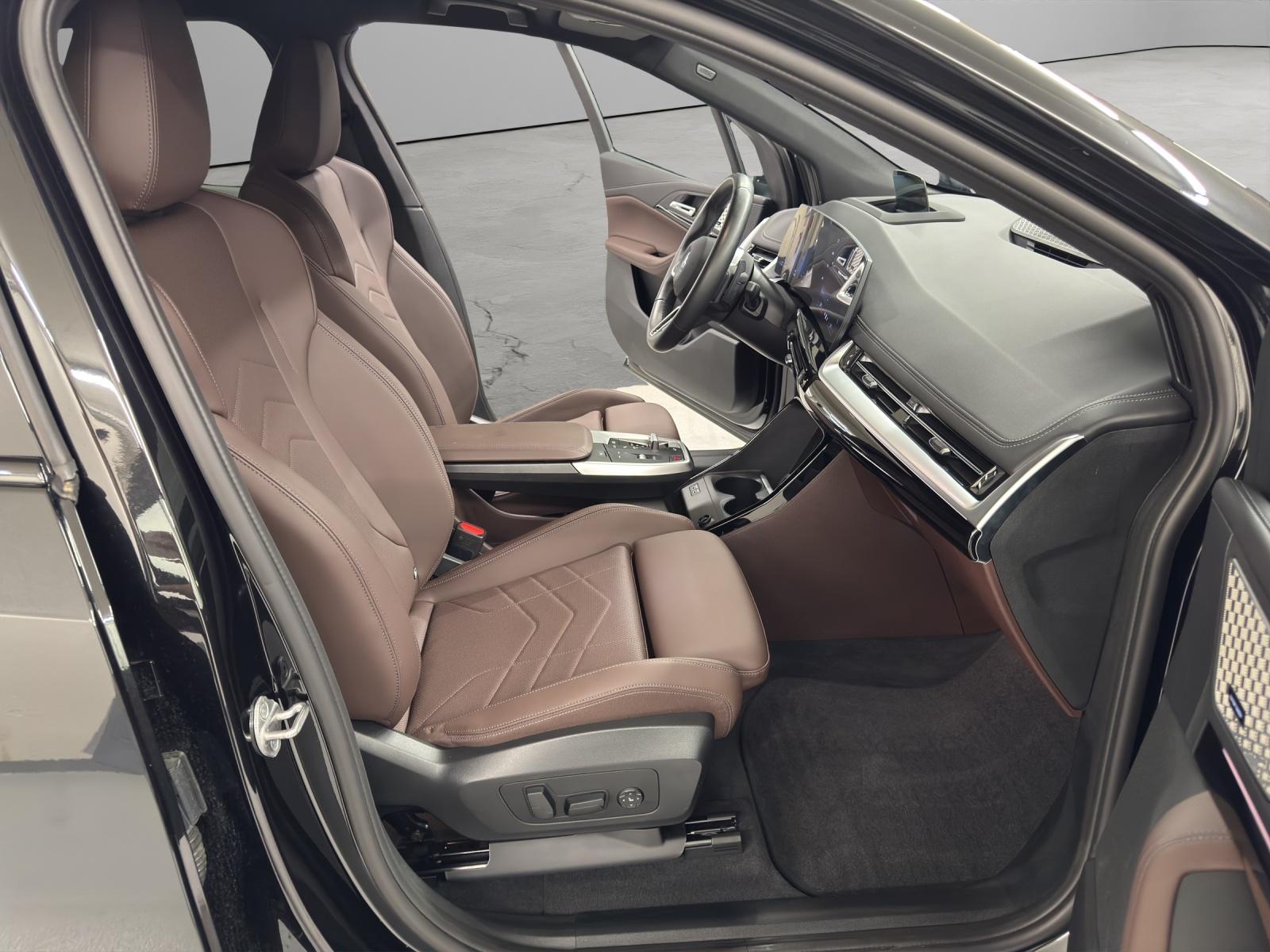 BMW 230e xDrive Active Tourer-image-14