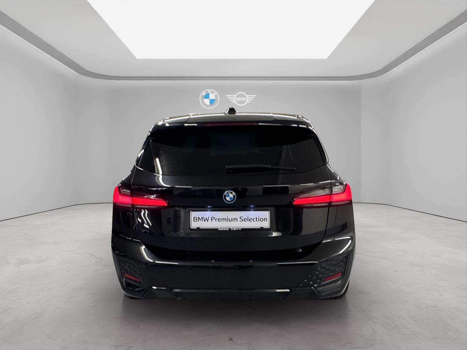 BMW 230e xDrive Active Tourer-showroom-element-3