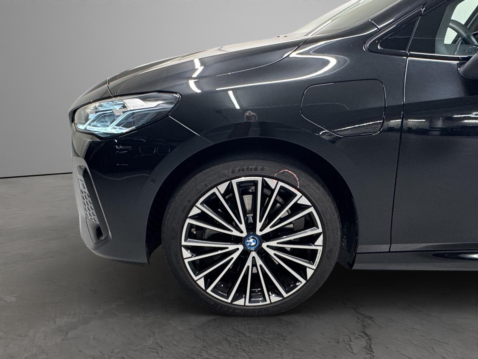 BMW 230e xDrive Active Tourer-image-8